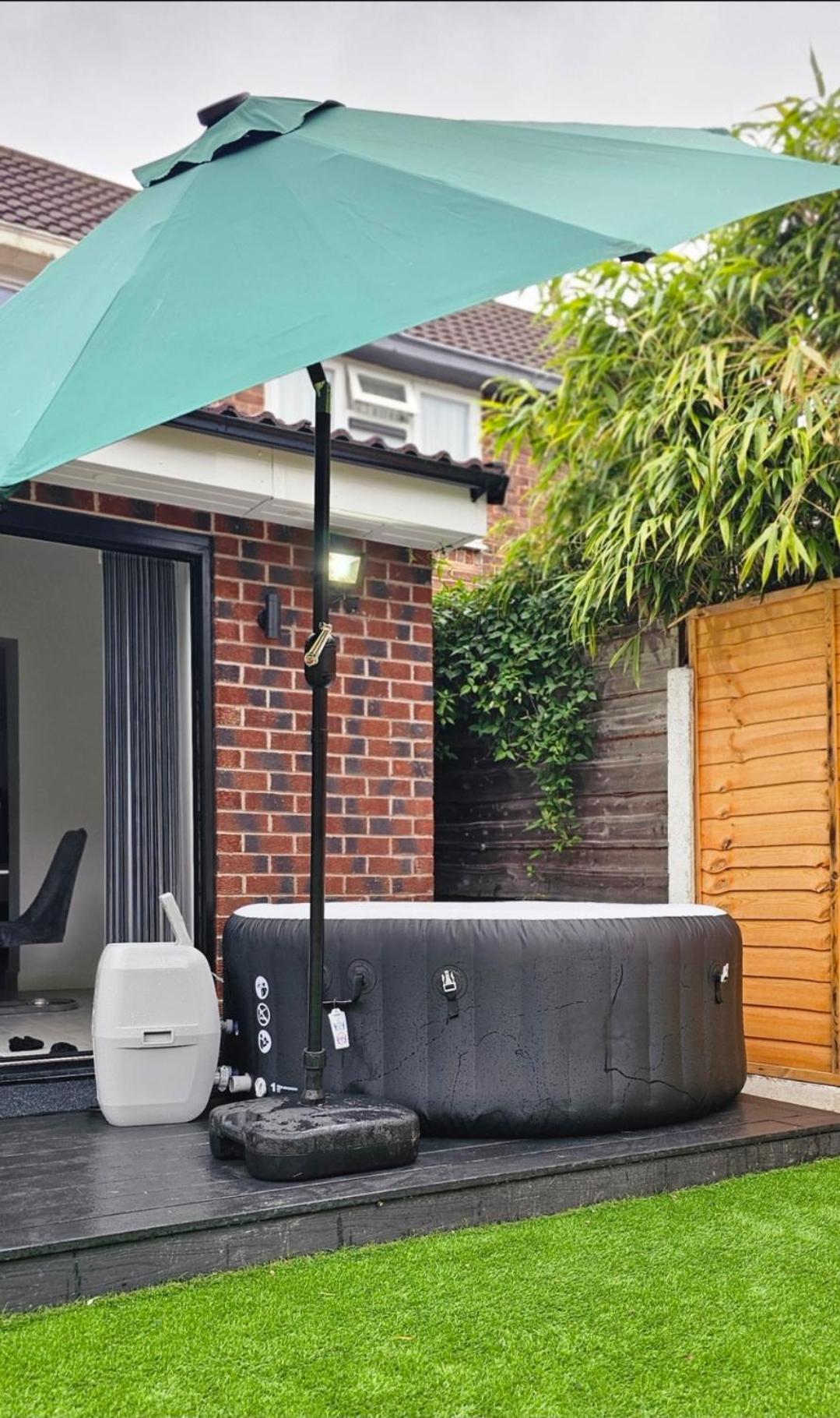 Manchester 2BR Luxe Lounge, Hot Tub, Pool Table