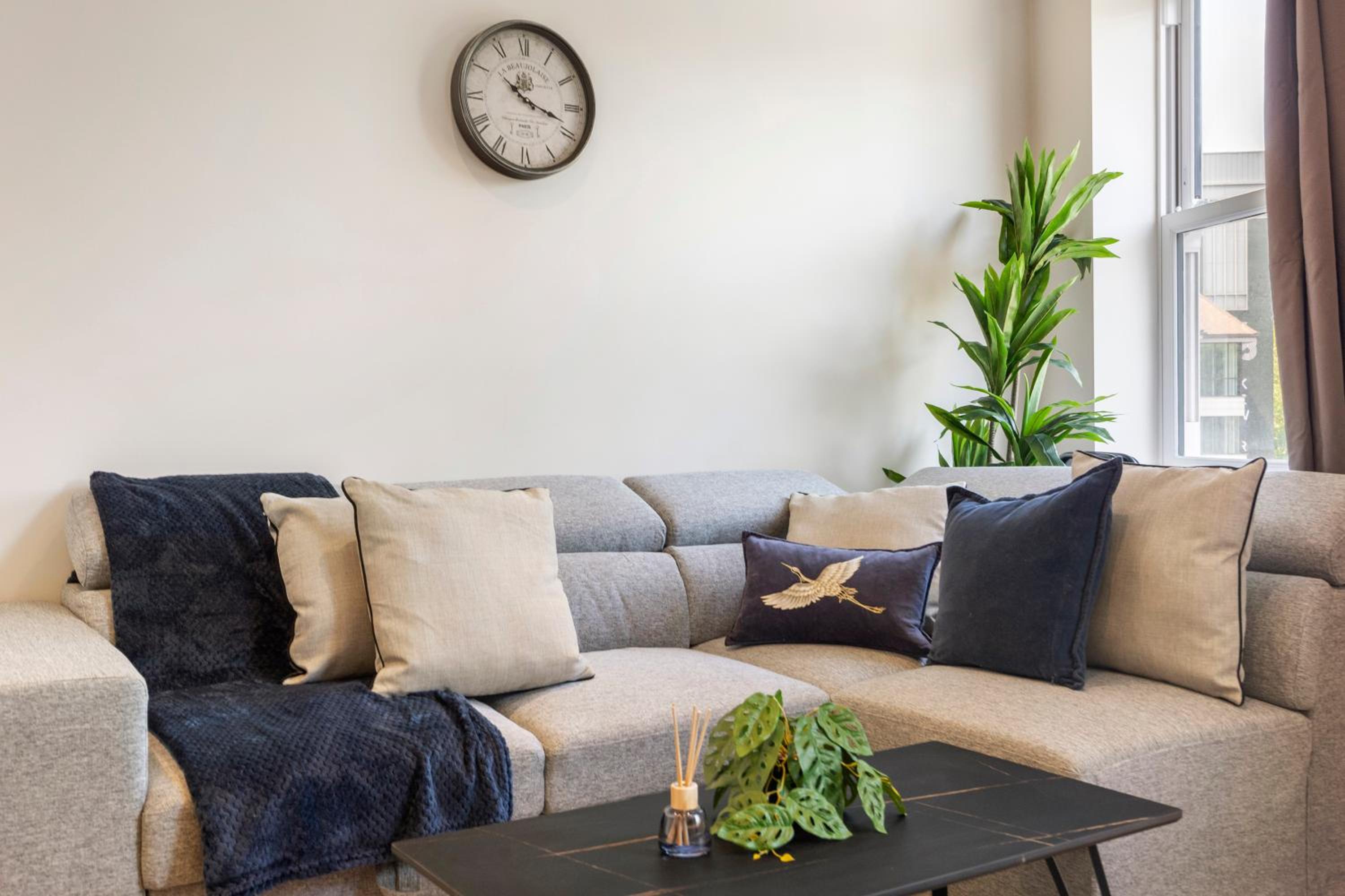 Kew View Suite 2BR Sleeps 9, Walk to Tube & Sights