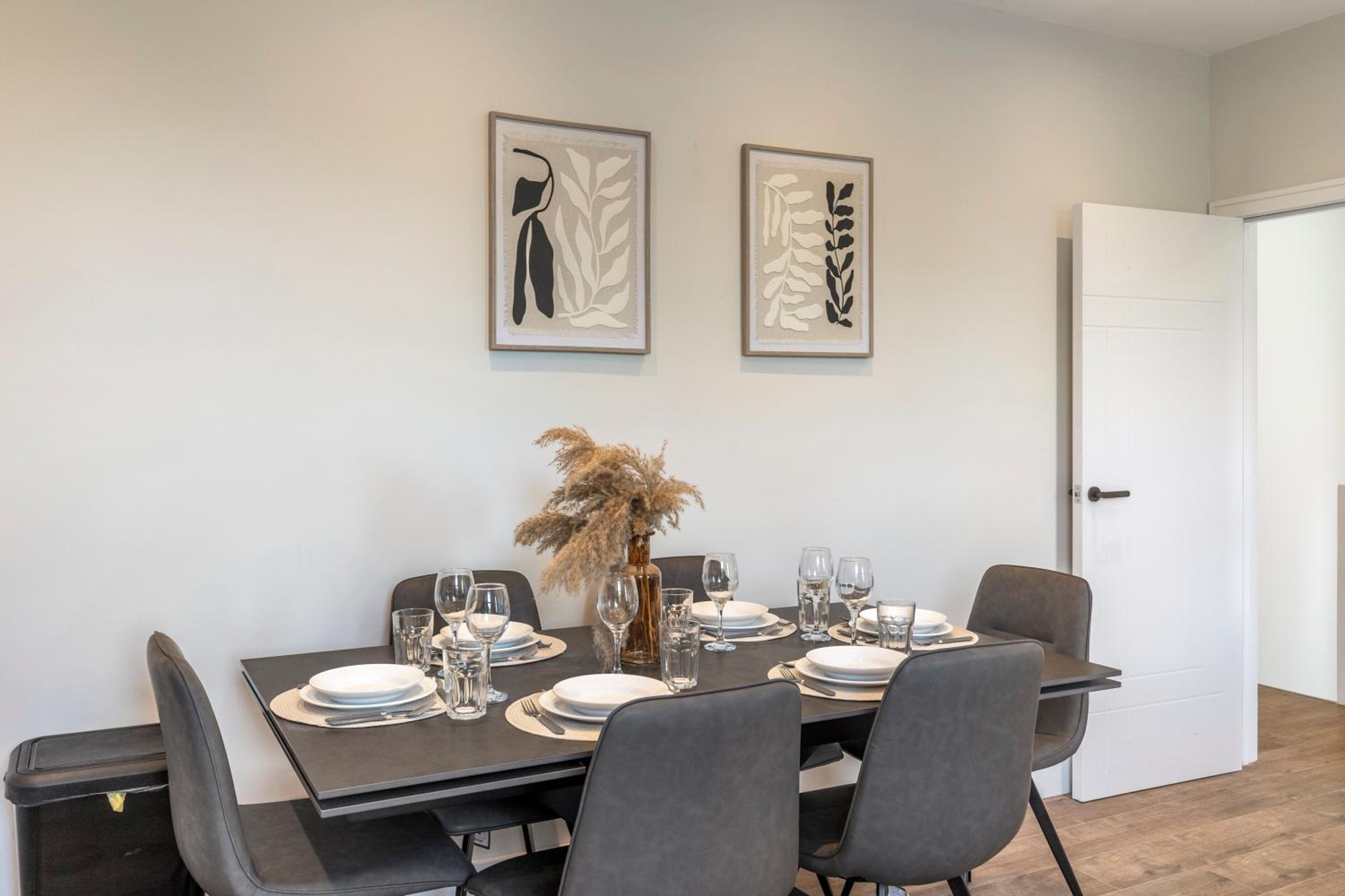 Kew View Suite 2BR Sleeps 9, Walk to Tube & Sights