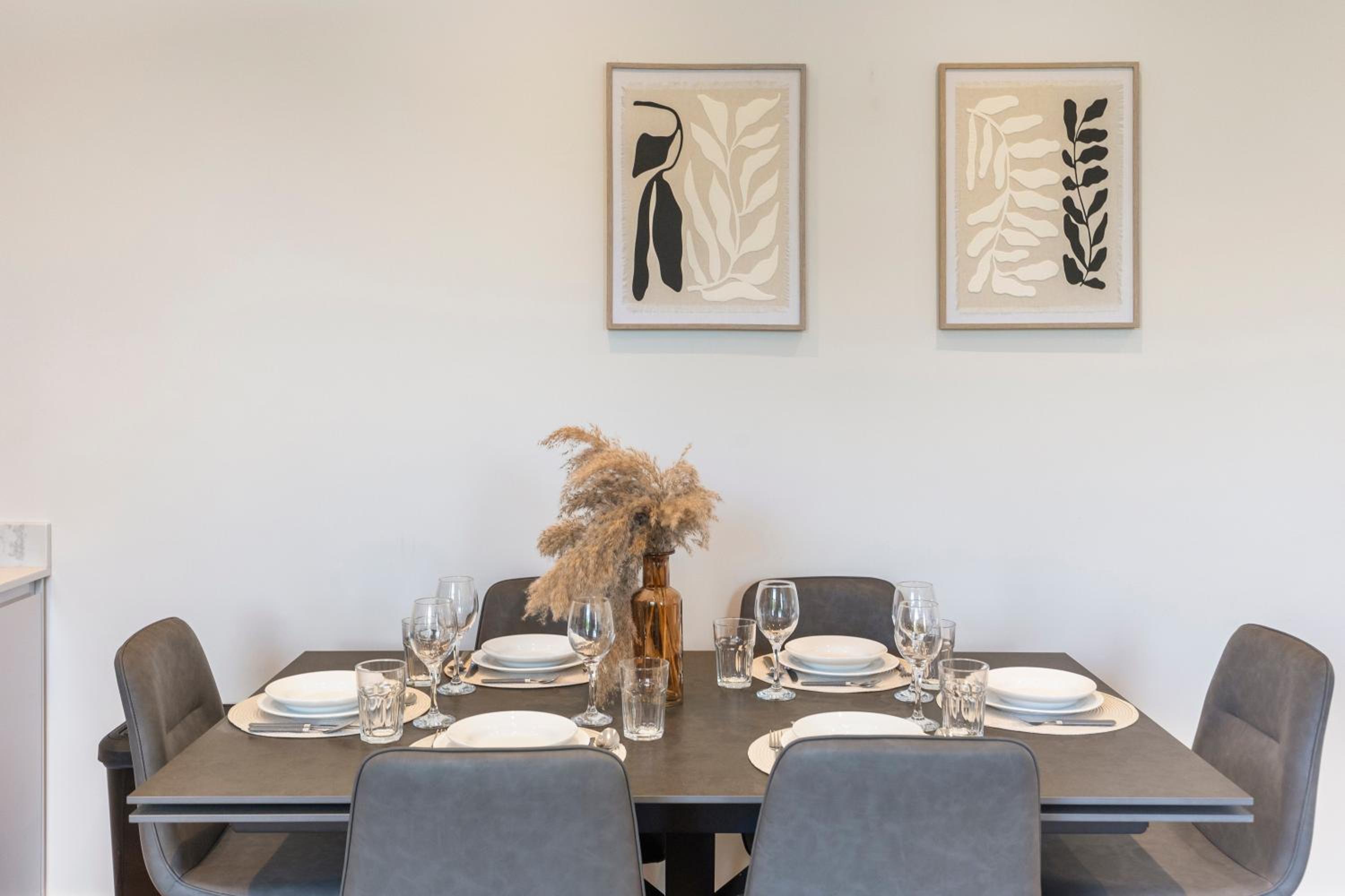 Kew View Suite 2BR Sleeps 9, Walk to Tube & Sights