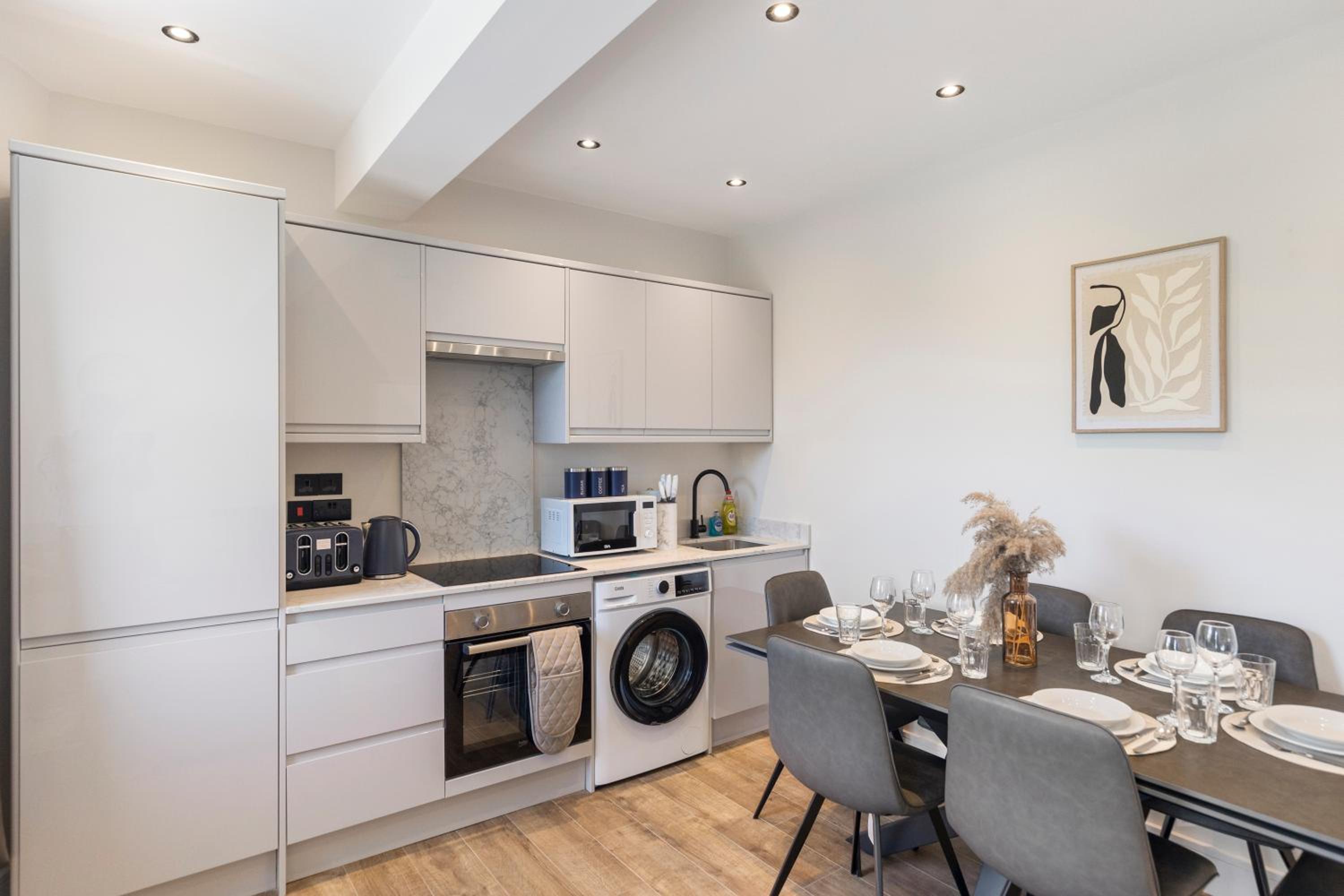 Kew View Suite 2BR Sleeps 9, Walk to Tube & Sights