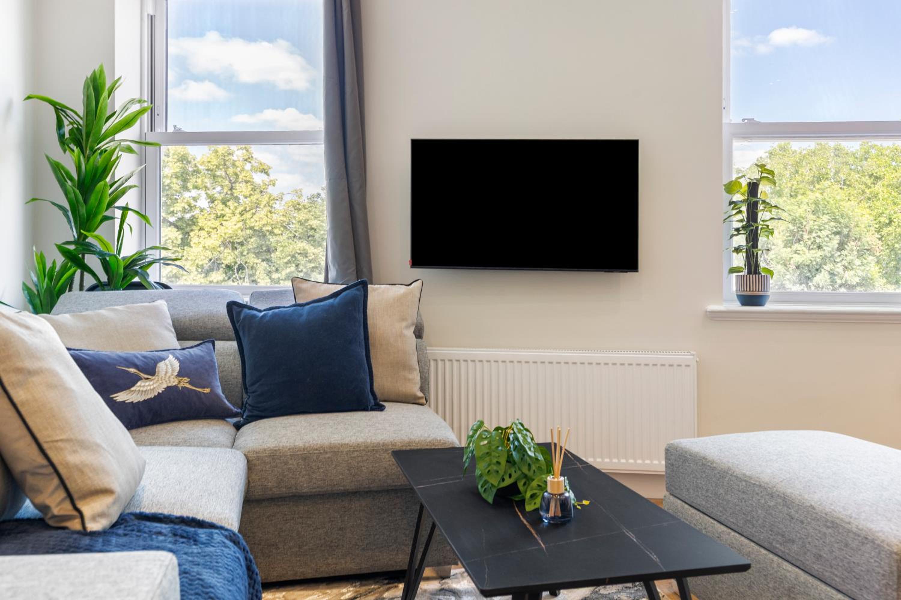 Kew View Suite 2BR Sleeps 9, Walk to Tube & Sights