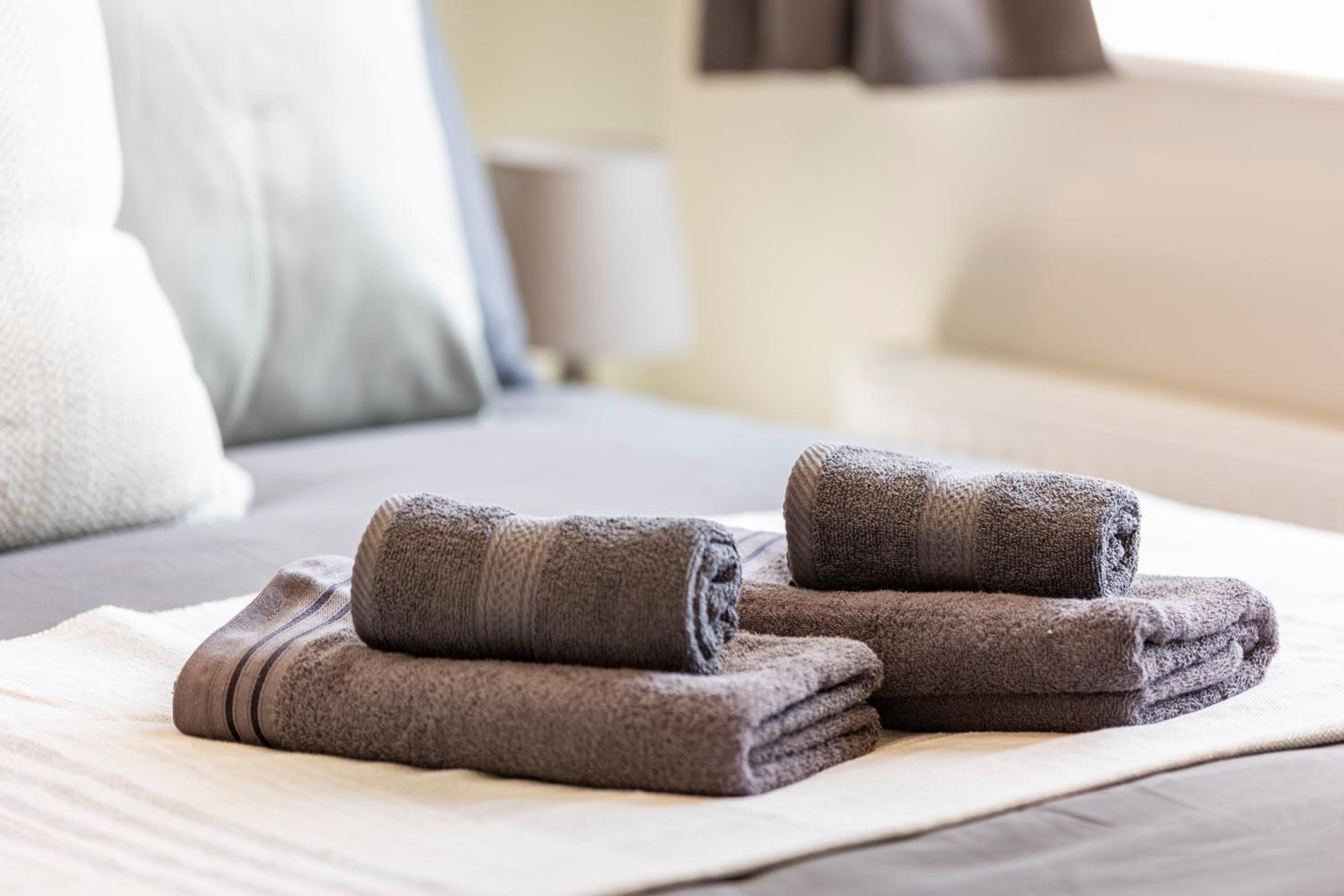 Kew View Suite 2BR Sleeps 9, Walk to Tube & Sights