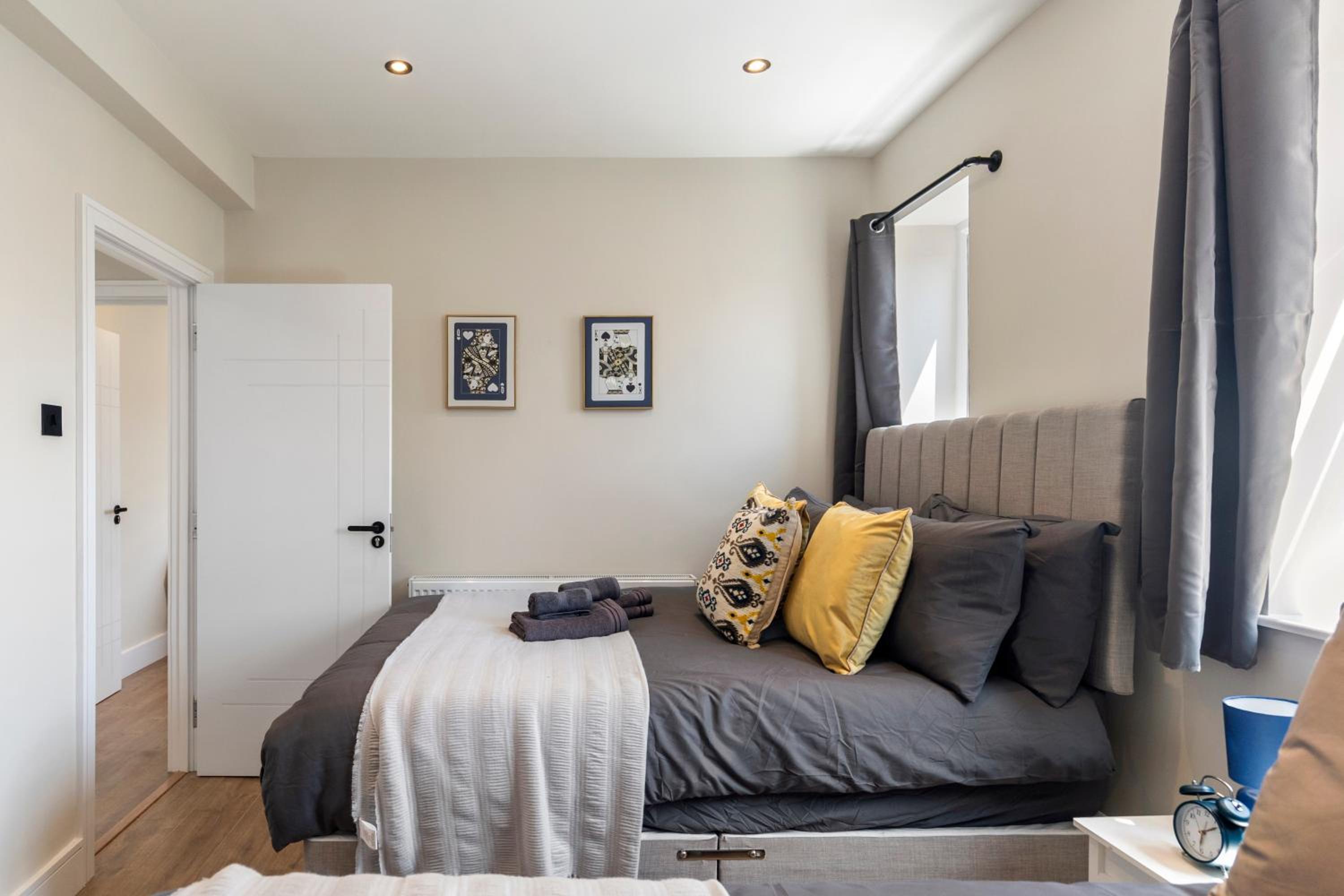 Kew View Suite 2BR Sleeps 9, Walk to Tube & Sights