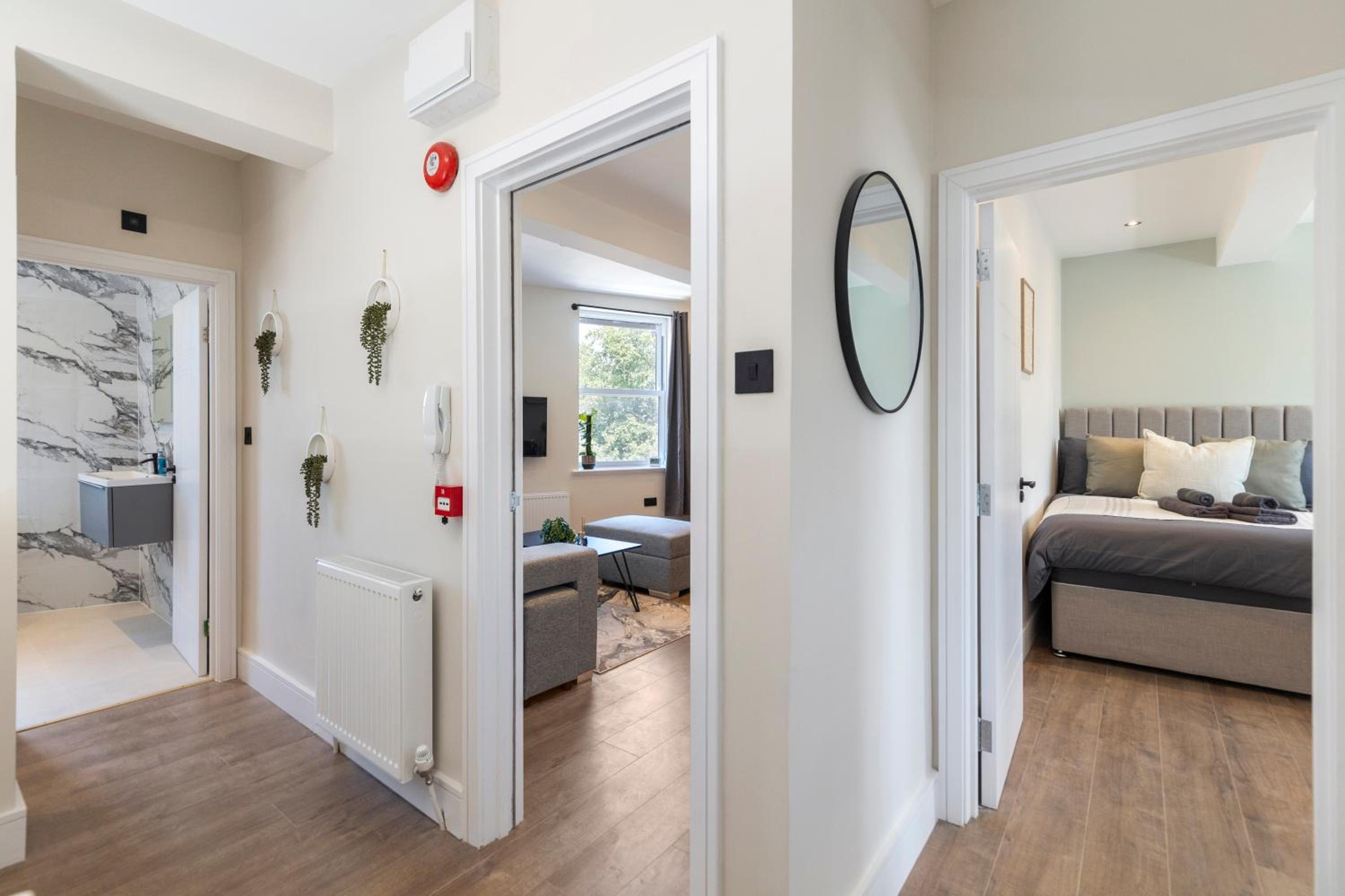 Kew View Suite 2BR Sleeps 9, Walk to Tube & Sights