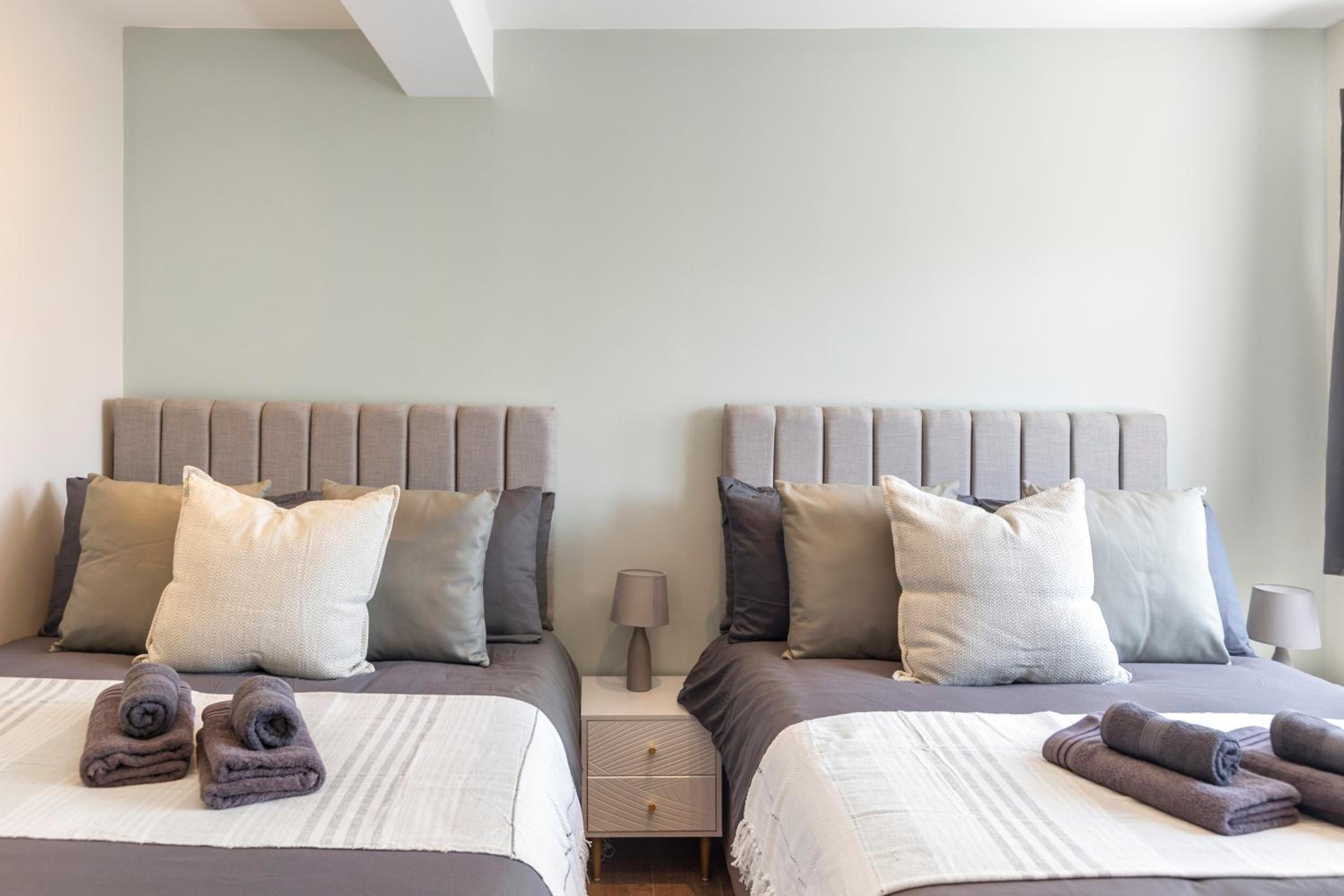 Kew View Suite 2BR Sleeps 9, Walk to Tube & Sights