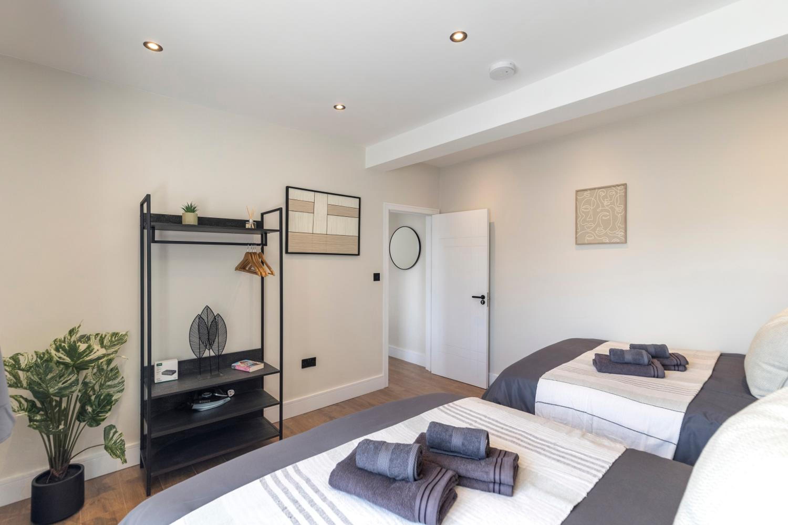 Kew View Suite 2BR Sleeps 9, Walk to Tube & Sights