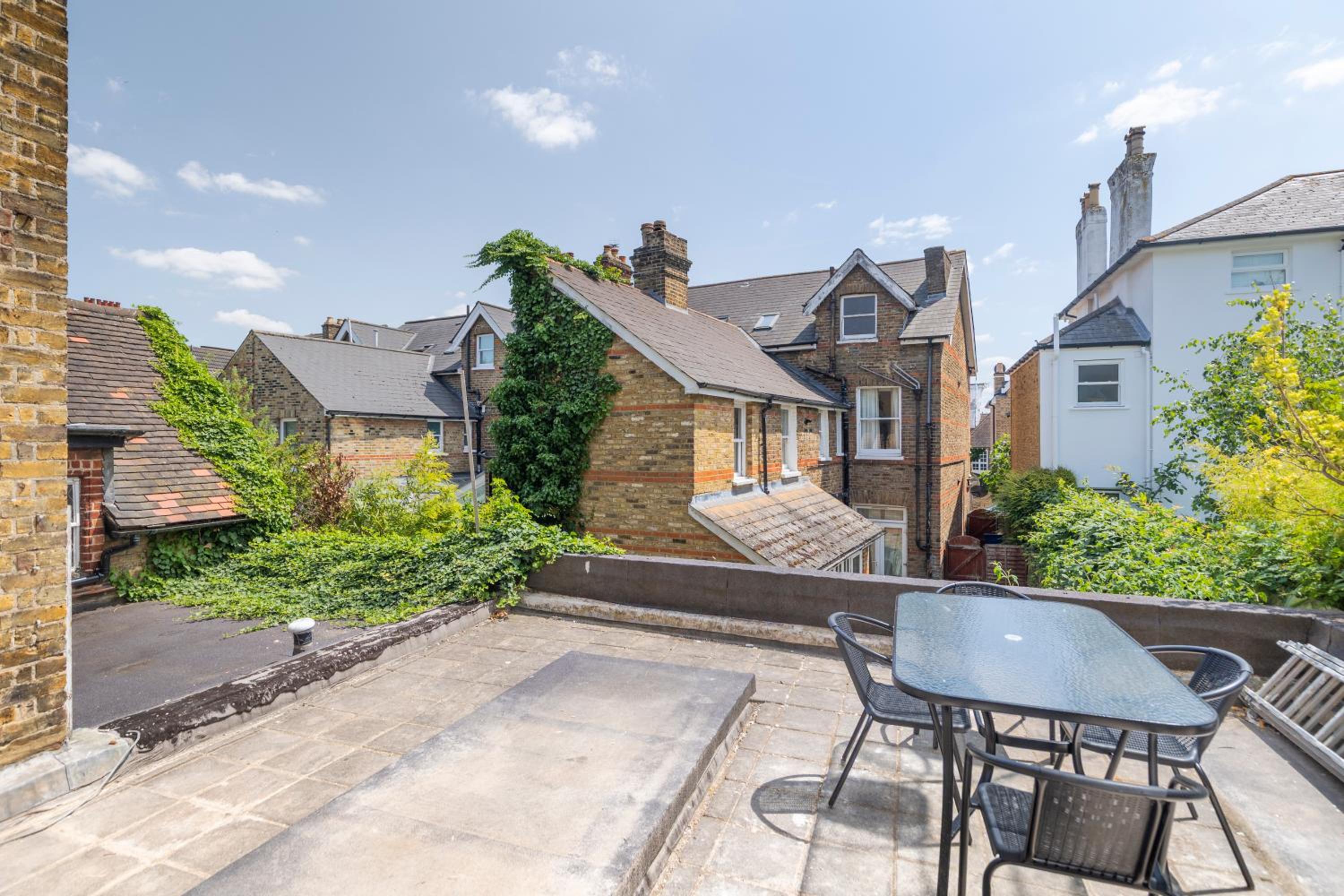 Kew Garden Suite 2BR Sleeps 9 Near Central London