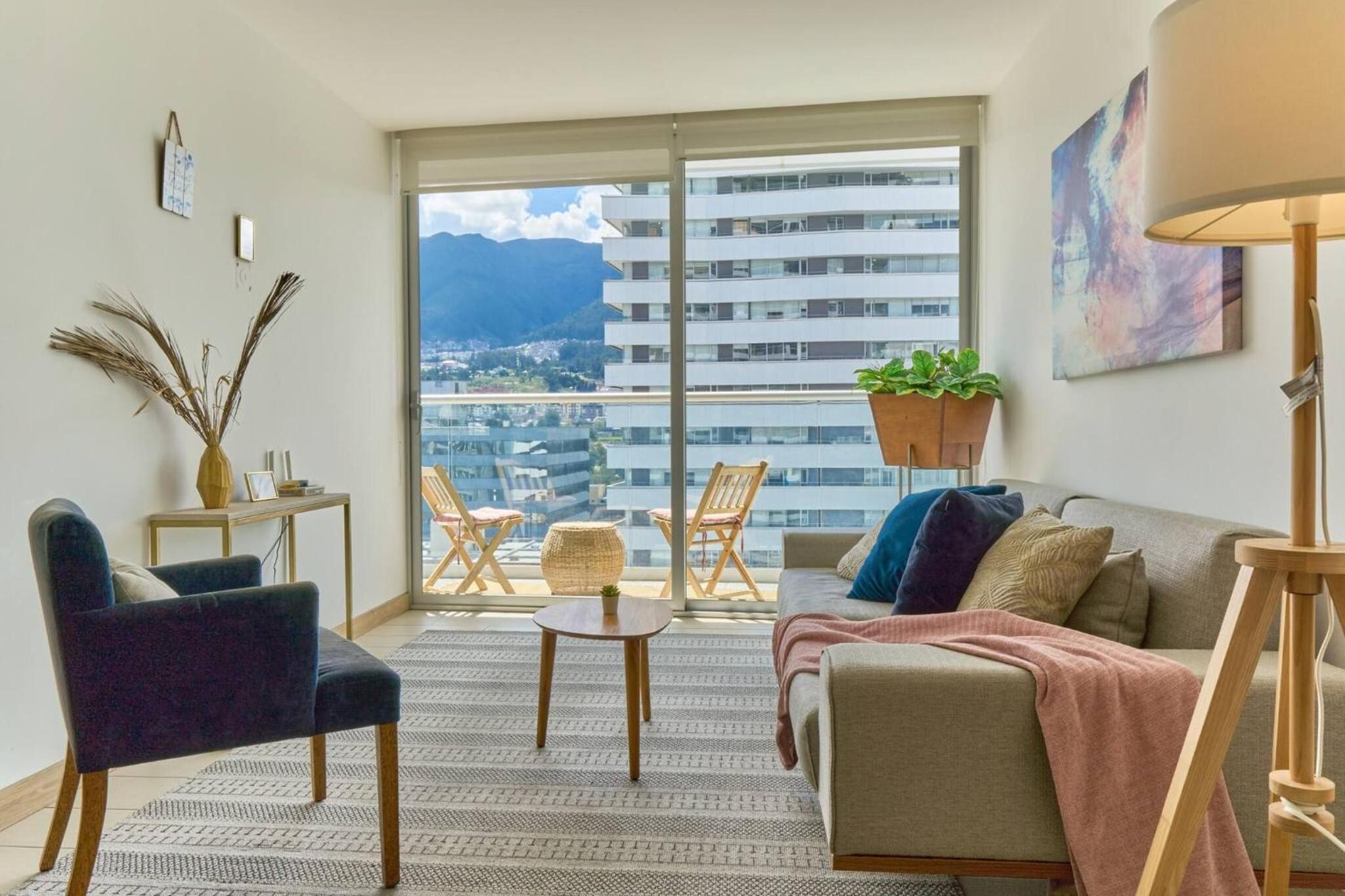 Beautiful apt-balcony in La Carolina 70 QLED TV