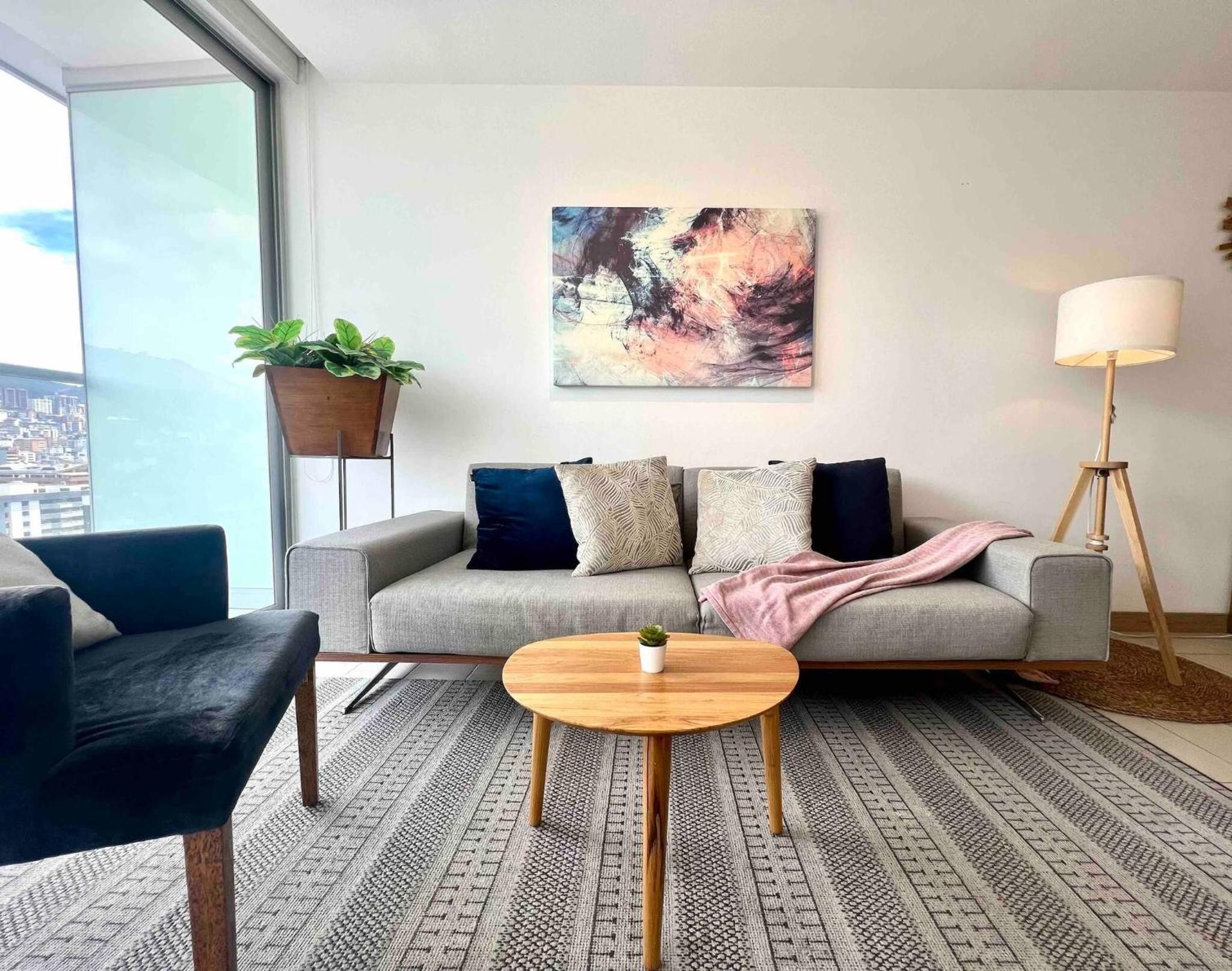 Beautiful apt-balcony in La Carolina 70 QLED TV