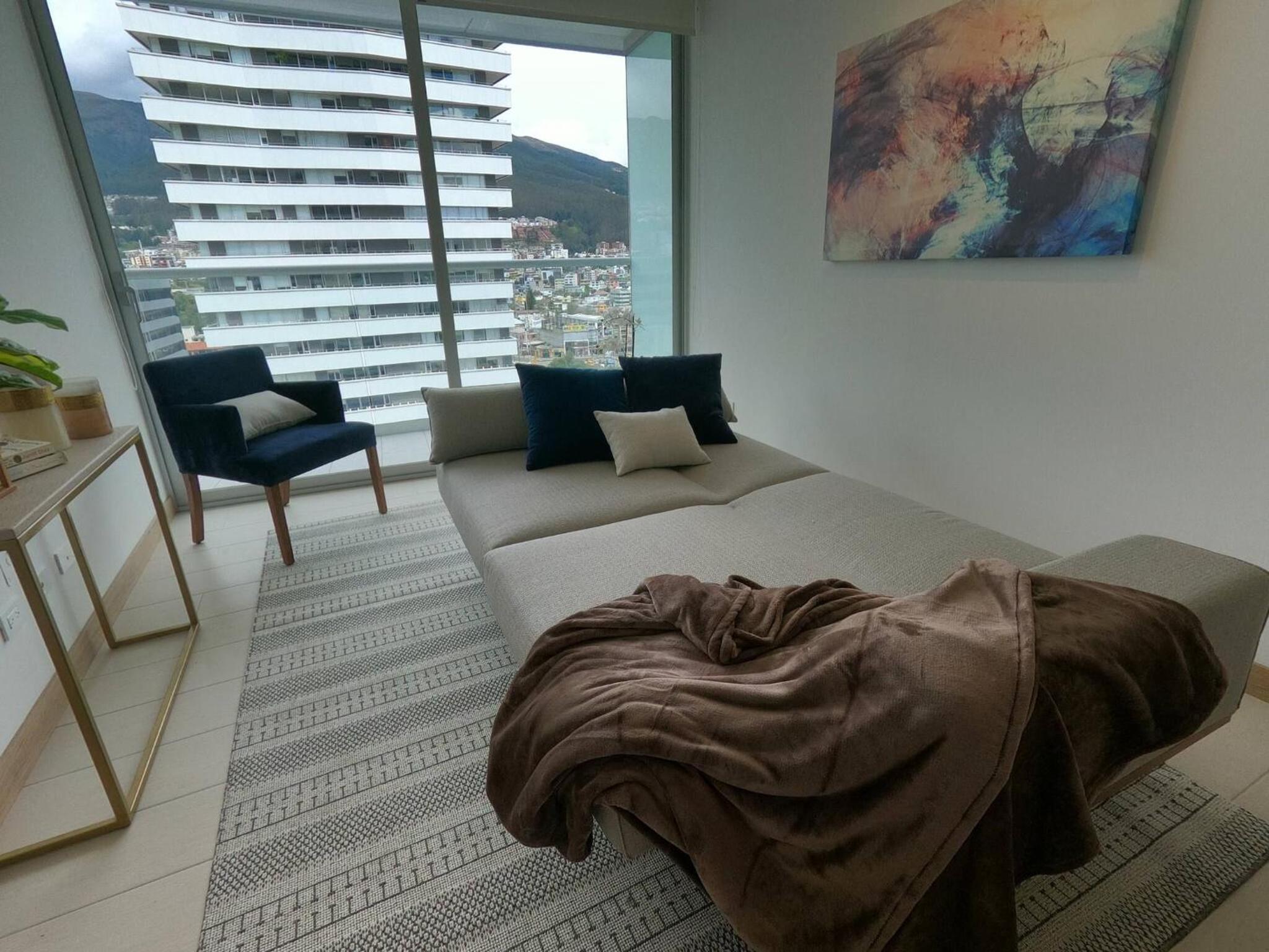 Beautiful apt-balcony in La Carolina 70 QLED TV