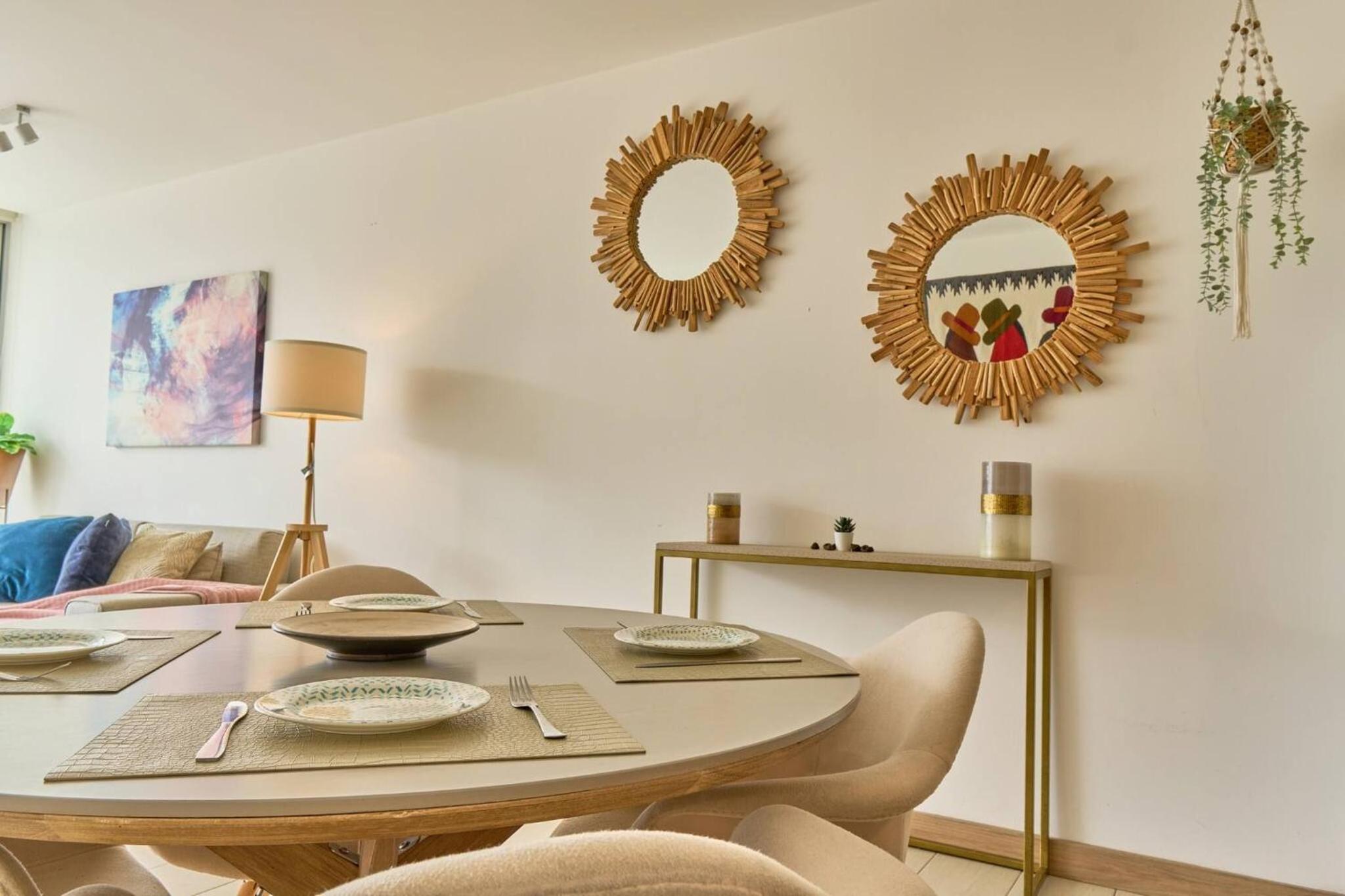 Beautiful apt-balcony in La Carolina 70 QLED TV