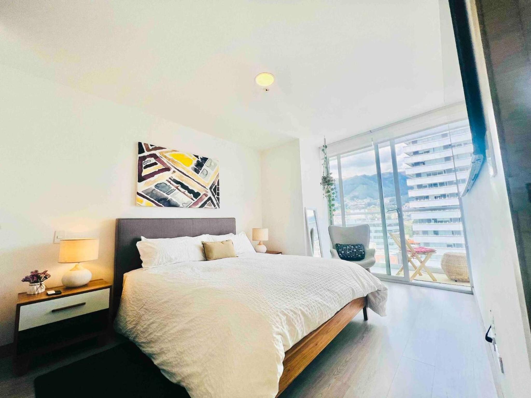 Beautiful apt-balcony in La Carolina 70 QLED TV