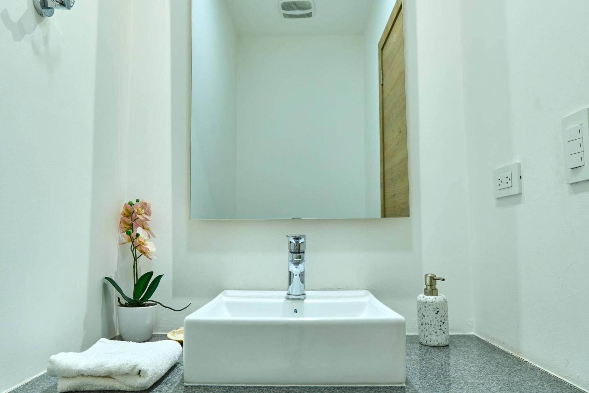 Beautiful apt-balcony in La Carolina 70 QLED TV