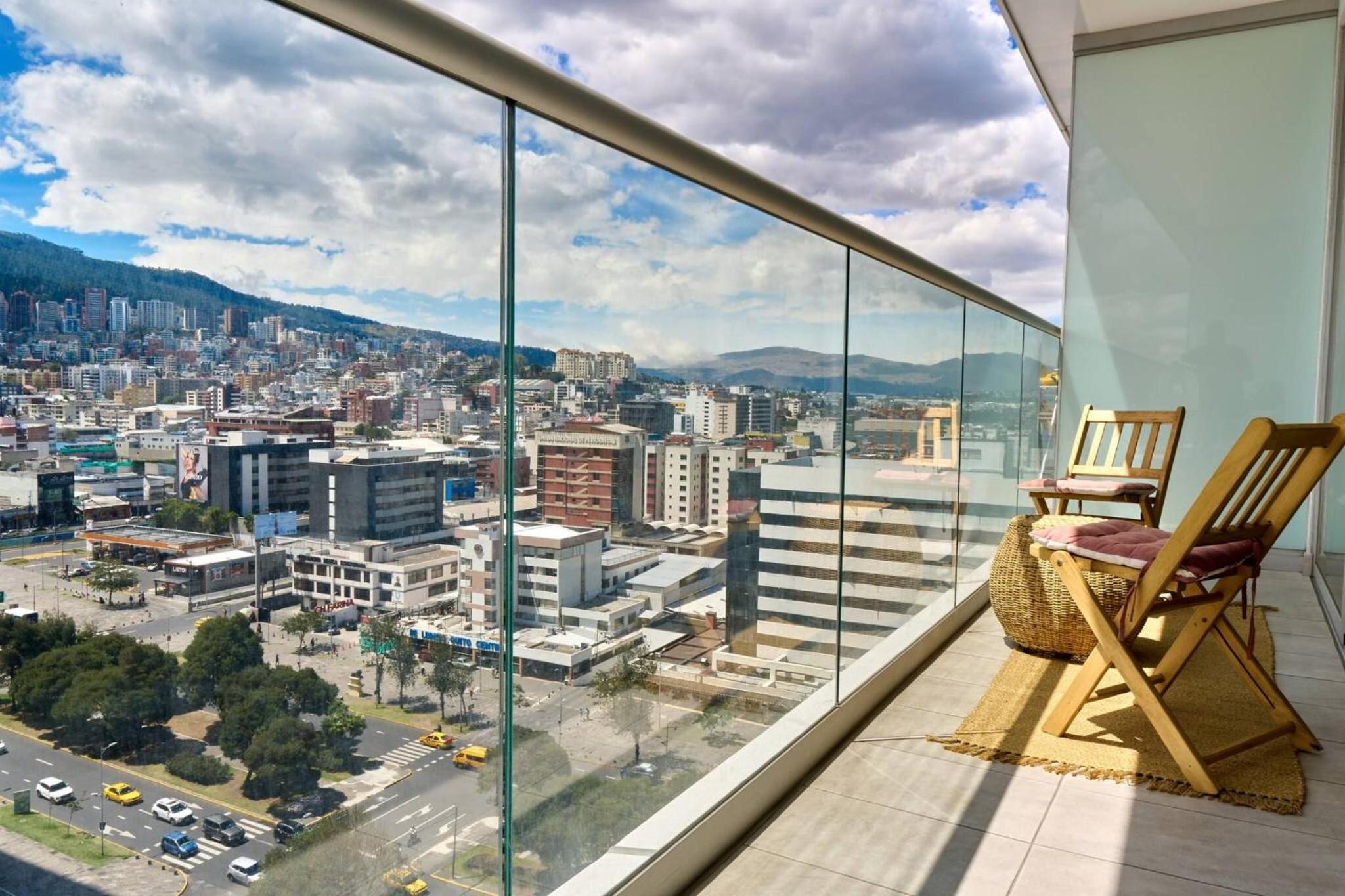 Beautiful apt-balcony in La Carolina 70 QLED TV