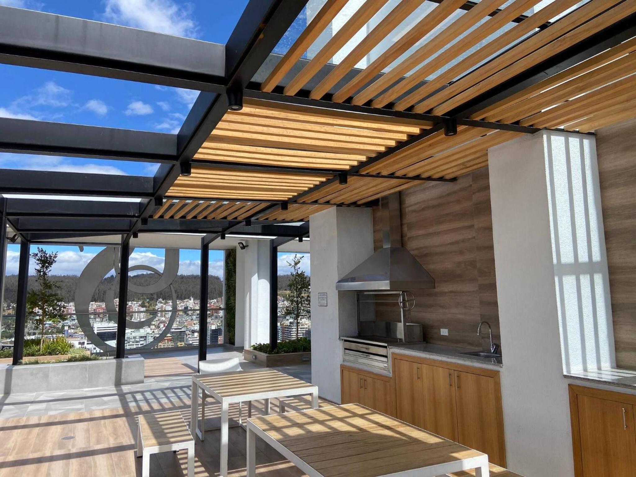 Beautiful apt-balcony in La Carolina 70 QLED TV
