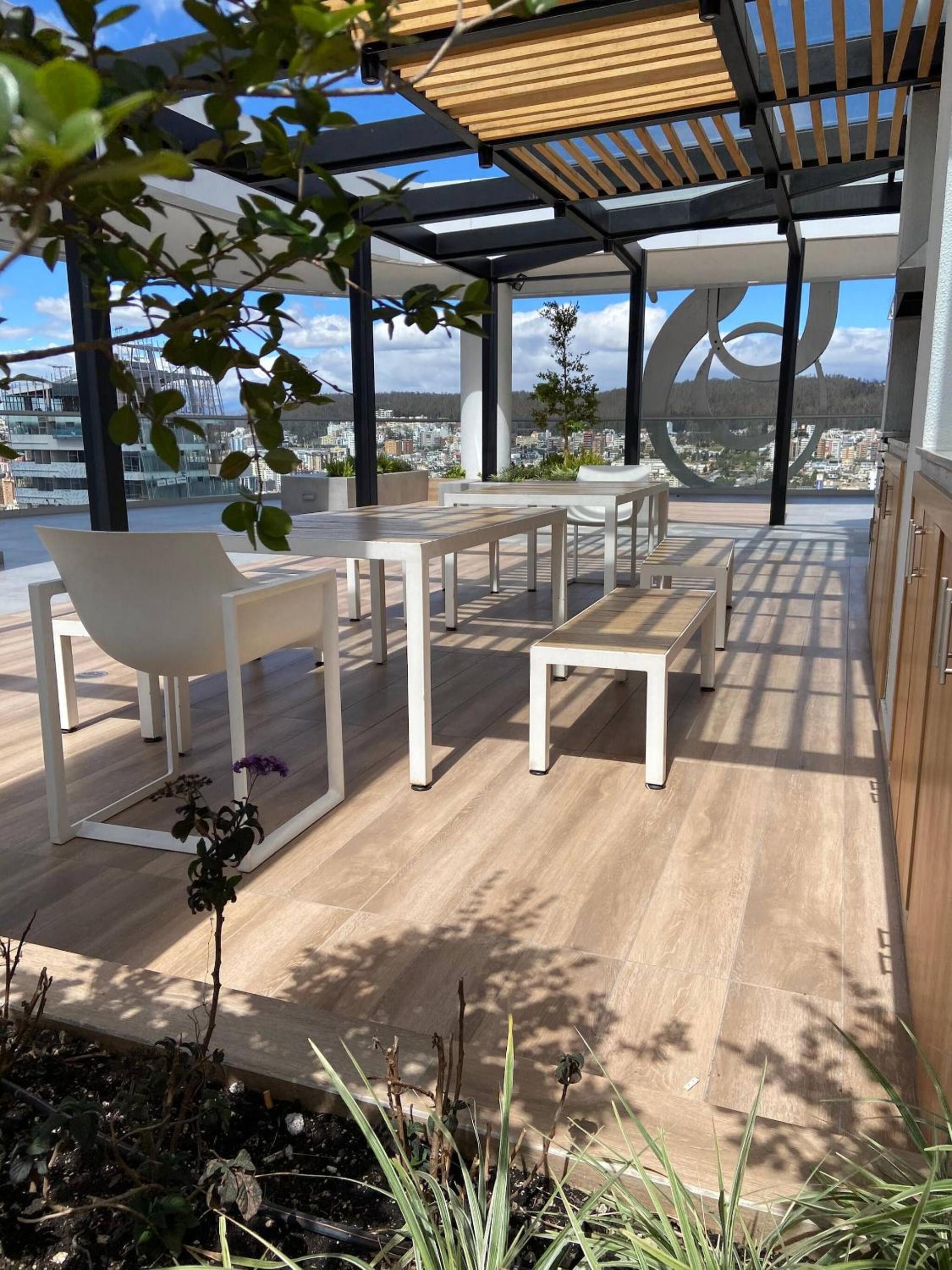 Beautiful apt-balcony in La Carolina 70 QLED TV