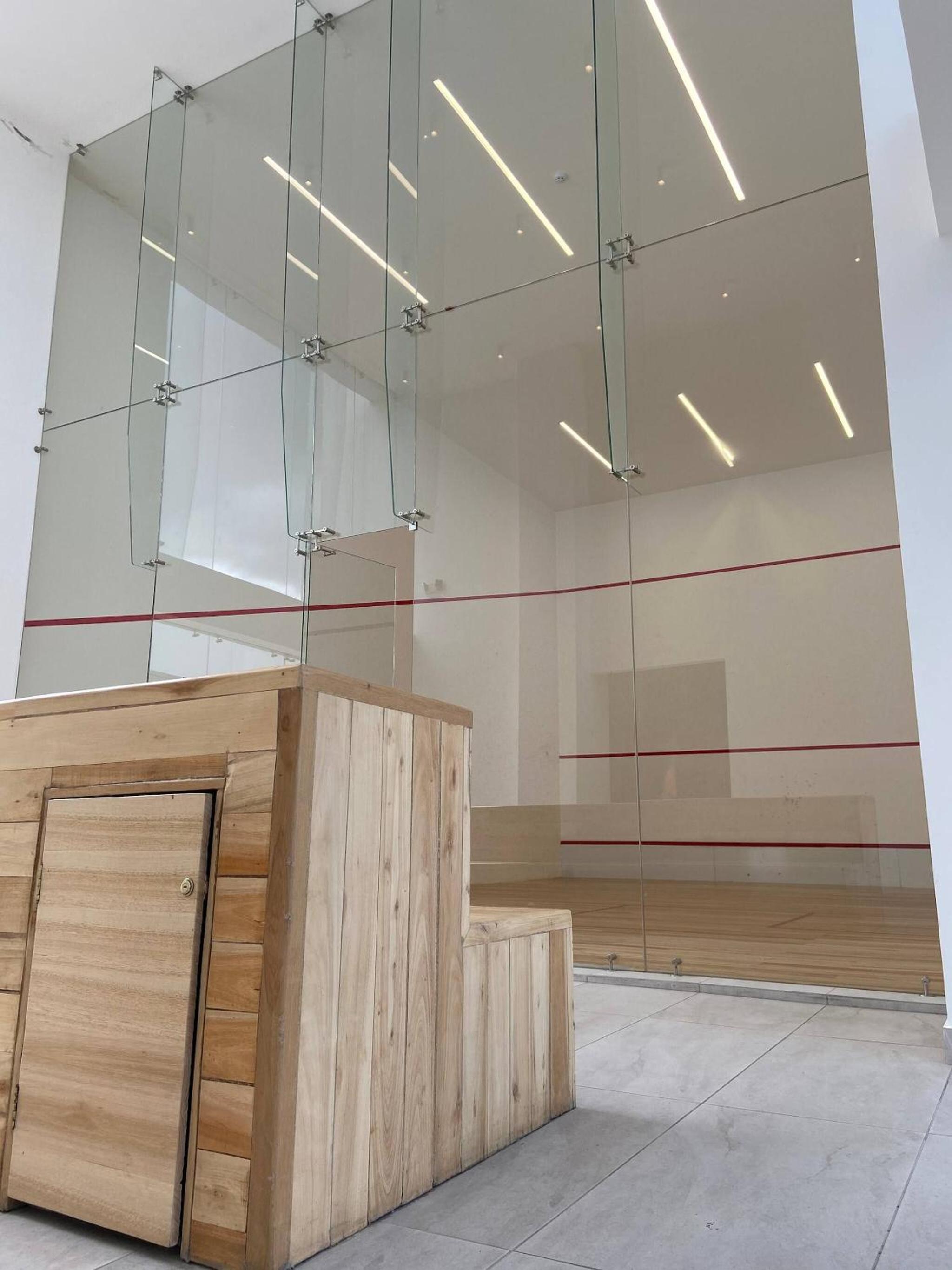Beautiful apt-balcony in La Carolina 70 QLED TV