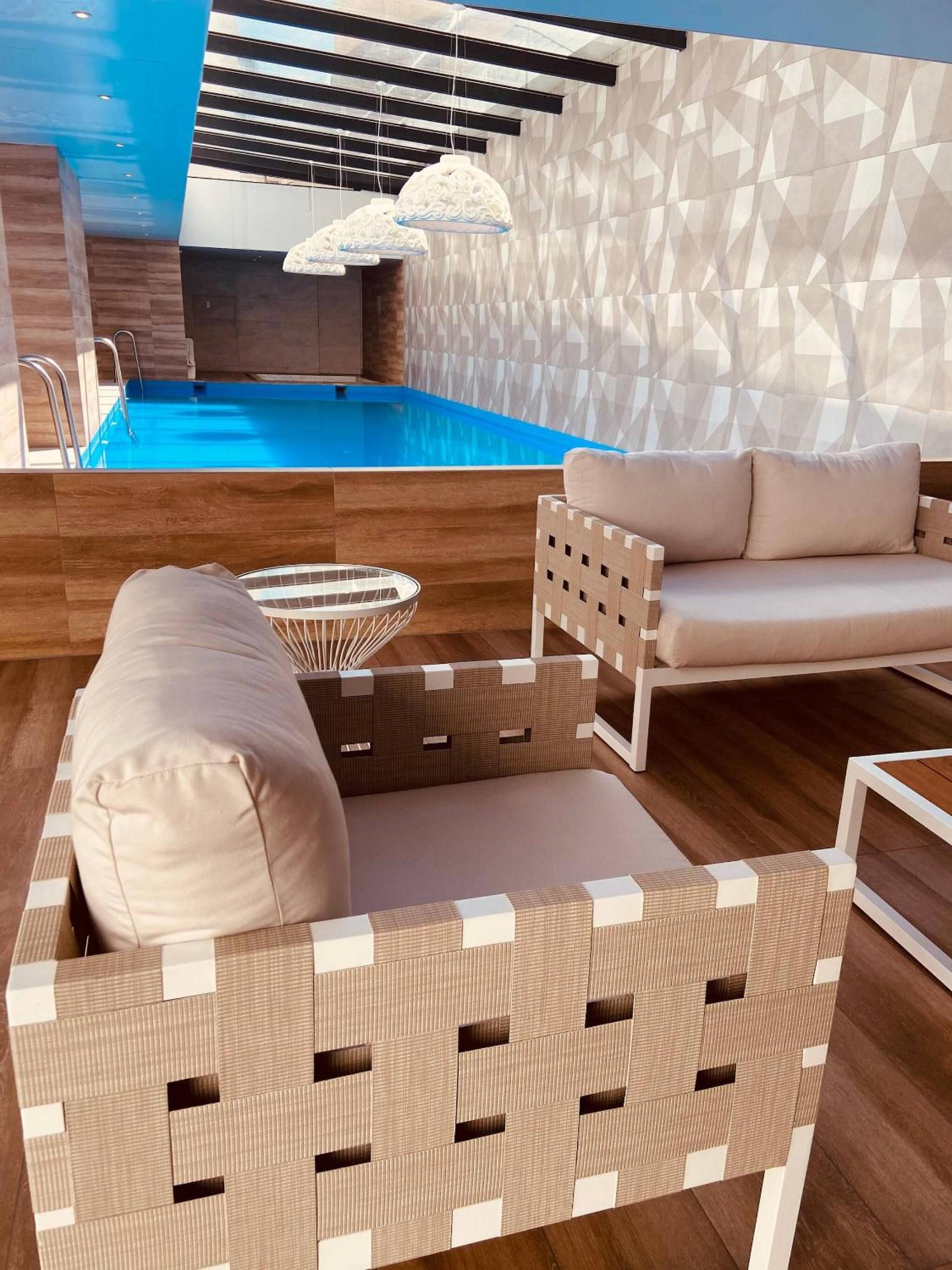 Beautiful apt-balcony in La Carolina 70 QLED TV