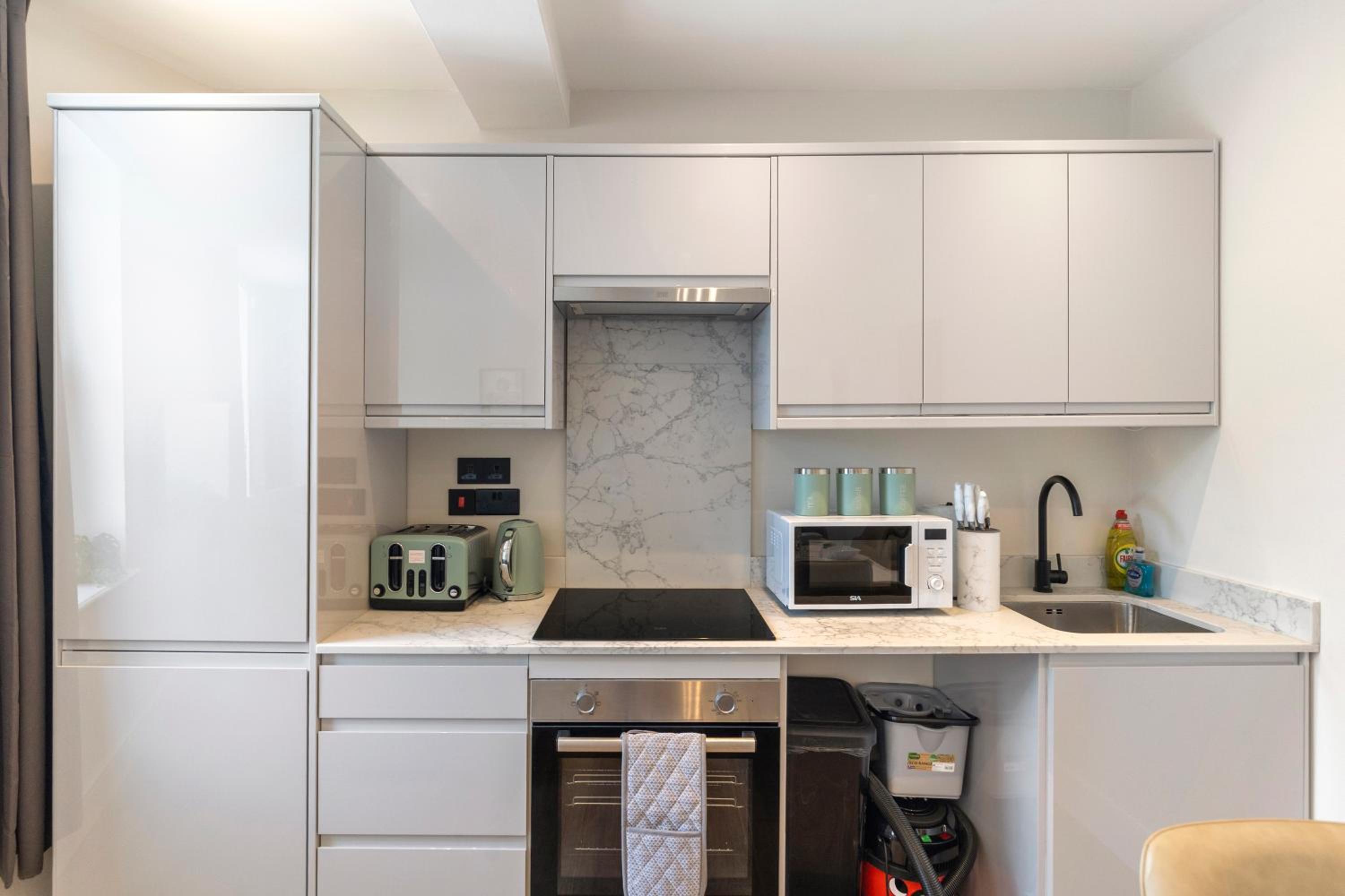 Kew Garden Suite 2BR Sleeps 9 Near Central London