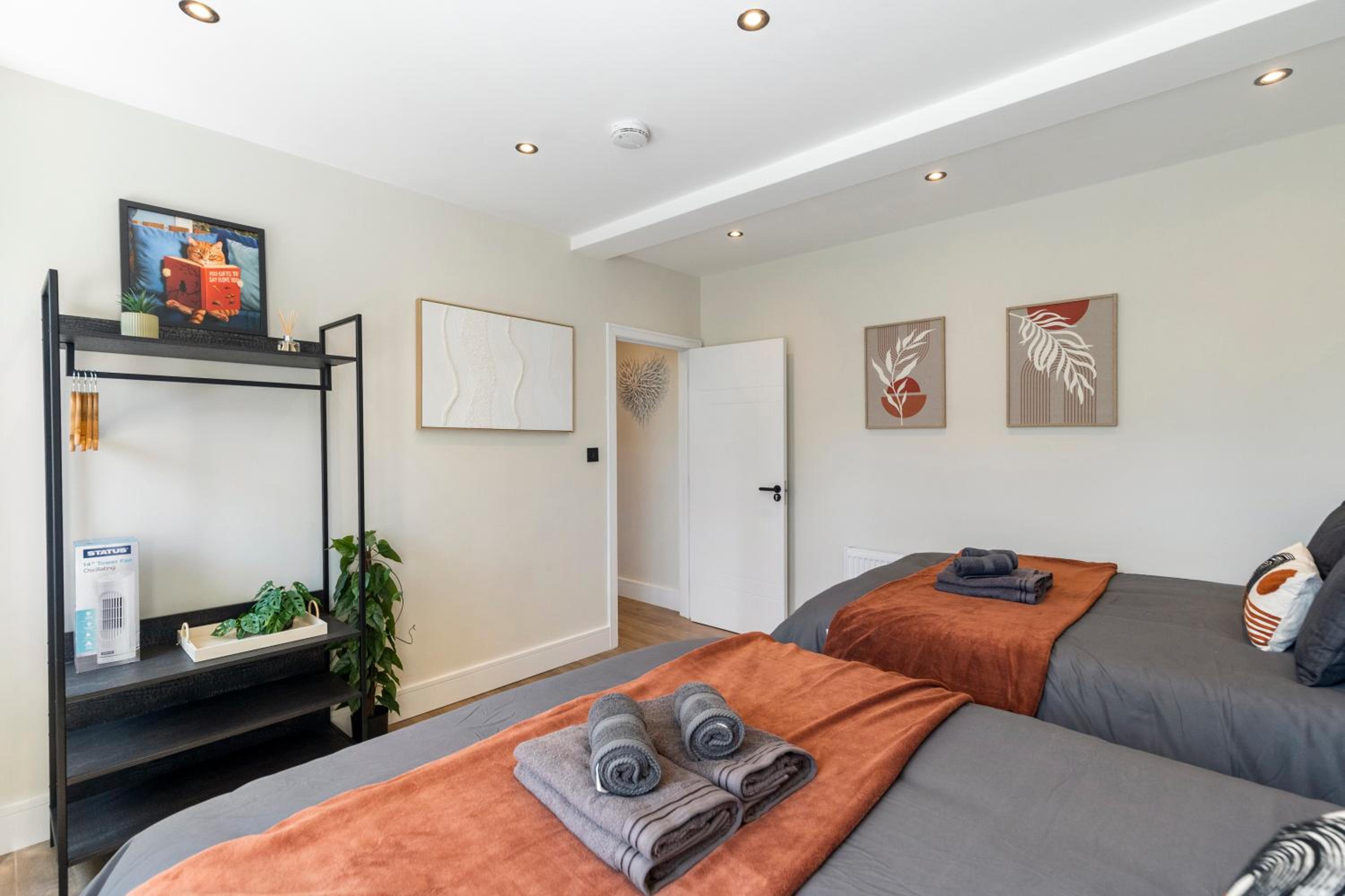 Kew Garden Suite 2BR Sleeps 9 Near Central London