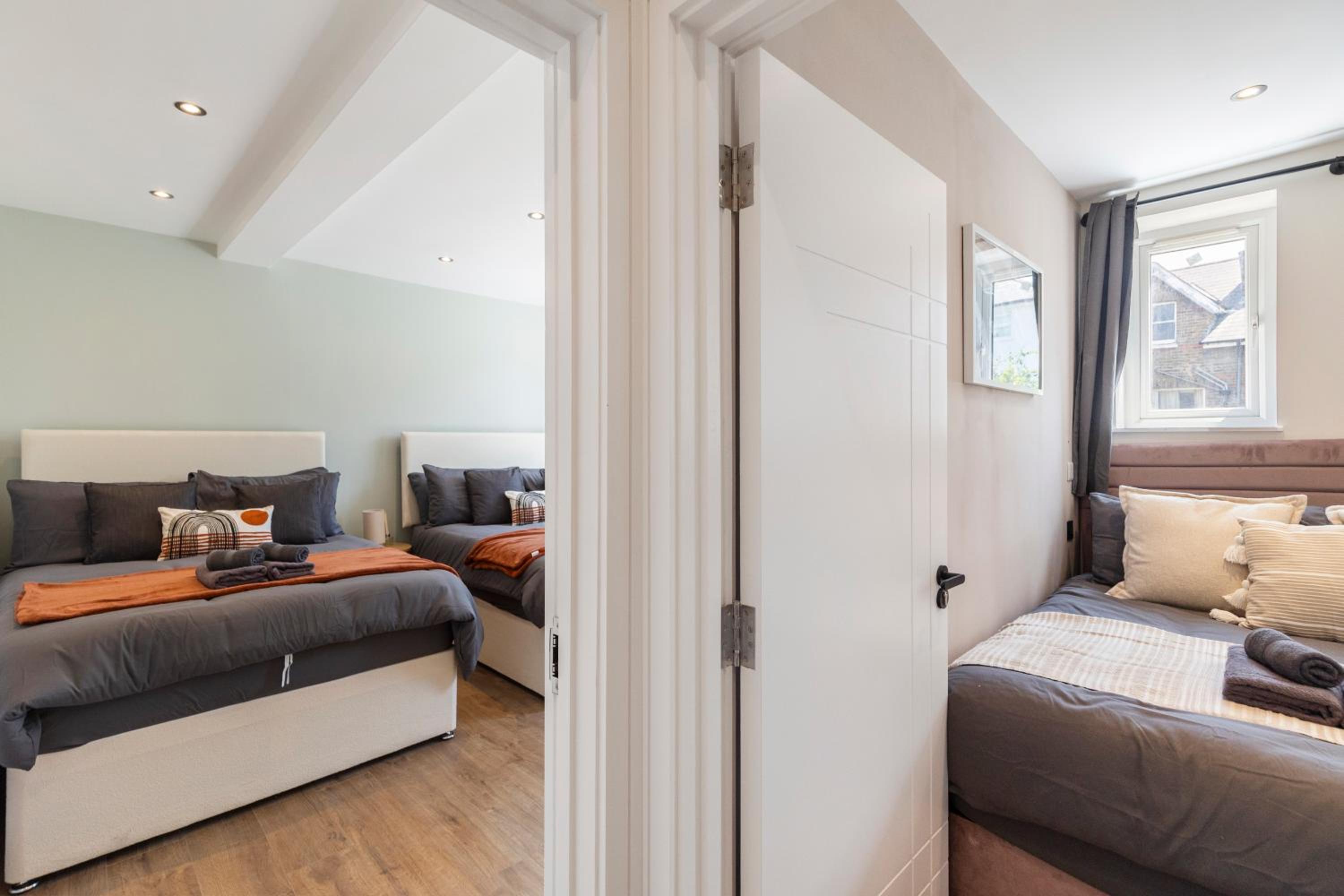 Kew Garden Suite 2BR Sleeps 9 Near Central London