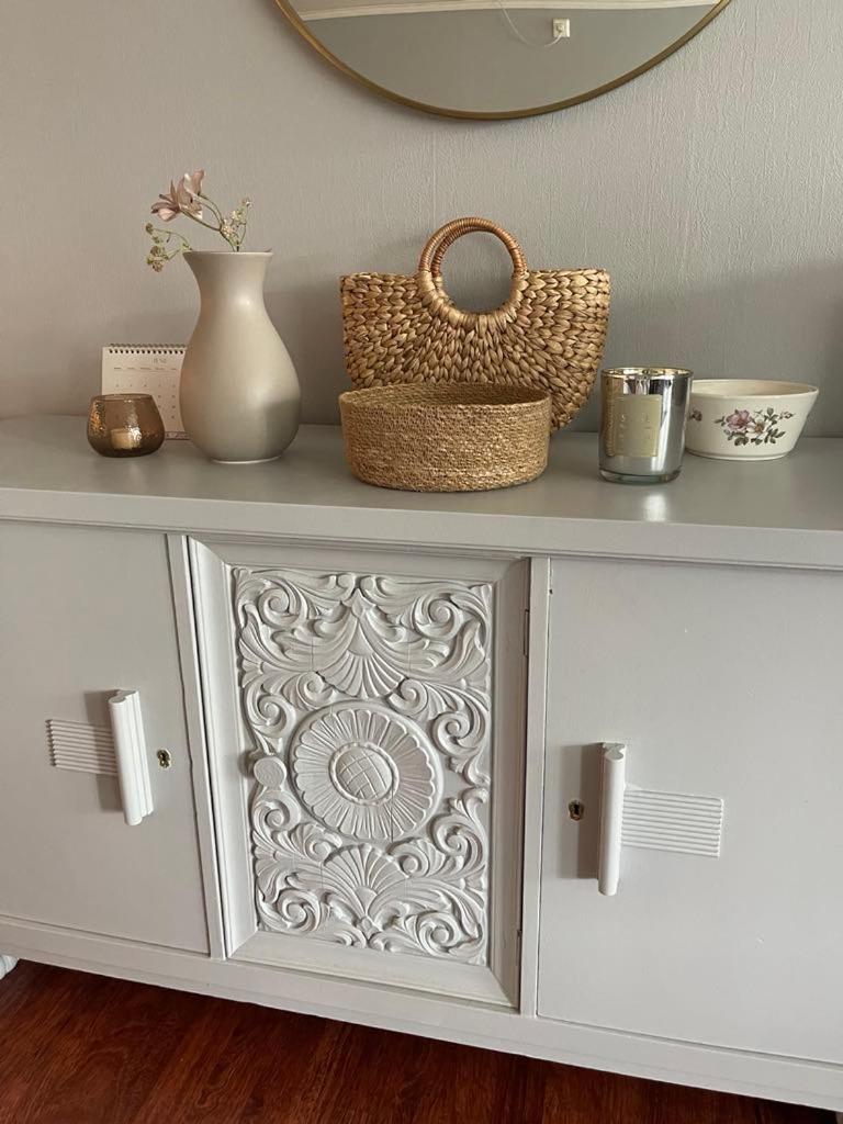 Bright & Spacious Apartment by the Sea, Free Parking, 10min to Airport, 12min to Ålesund
