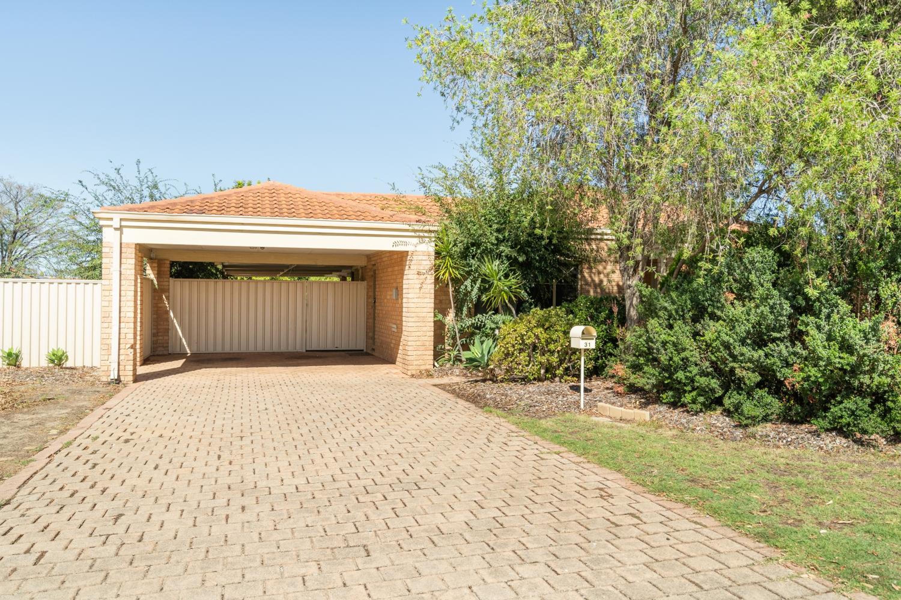 SPACIOUS JANDAKOT HOUSE FOR FAMILY AND BUSINESs