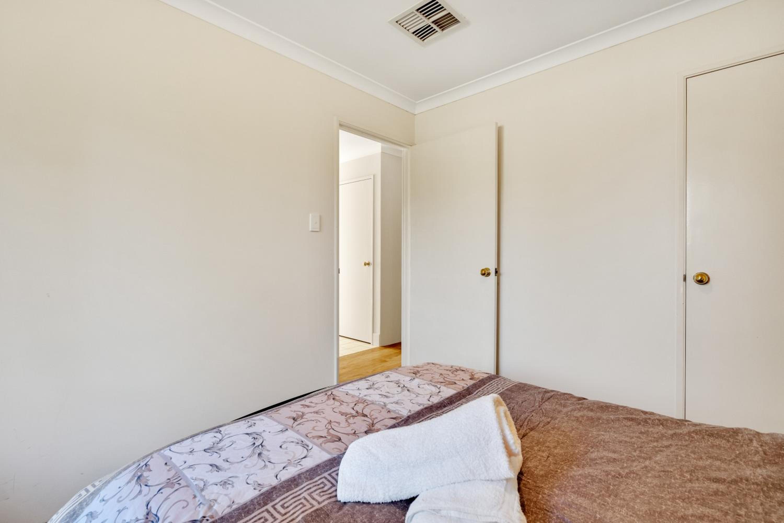 SPACIOUS JANDAKOT HOUSE FOR FAMILY AND BUSINESs