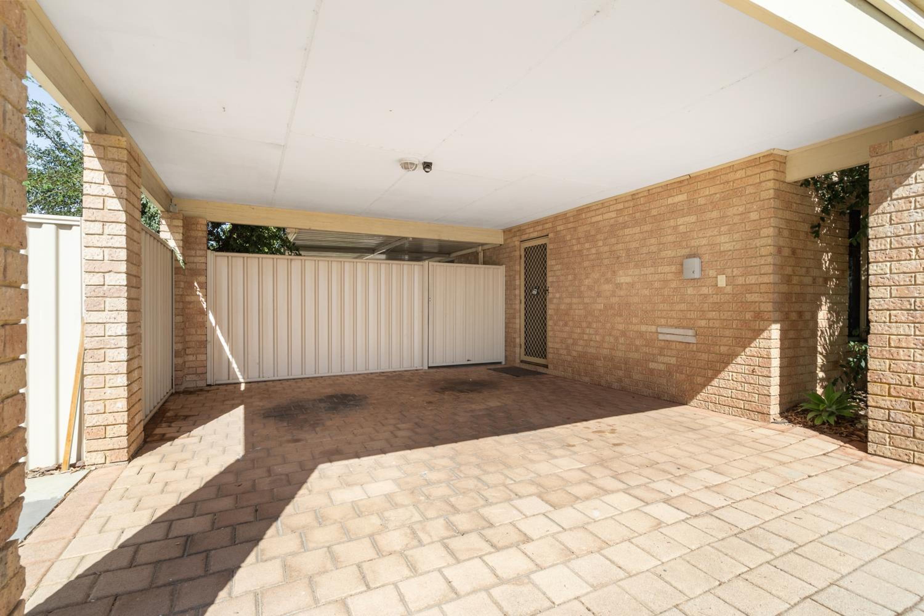 SPACIOUS JANDAKOT HOUSE FOR FAMILY AND BUSINESs