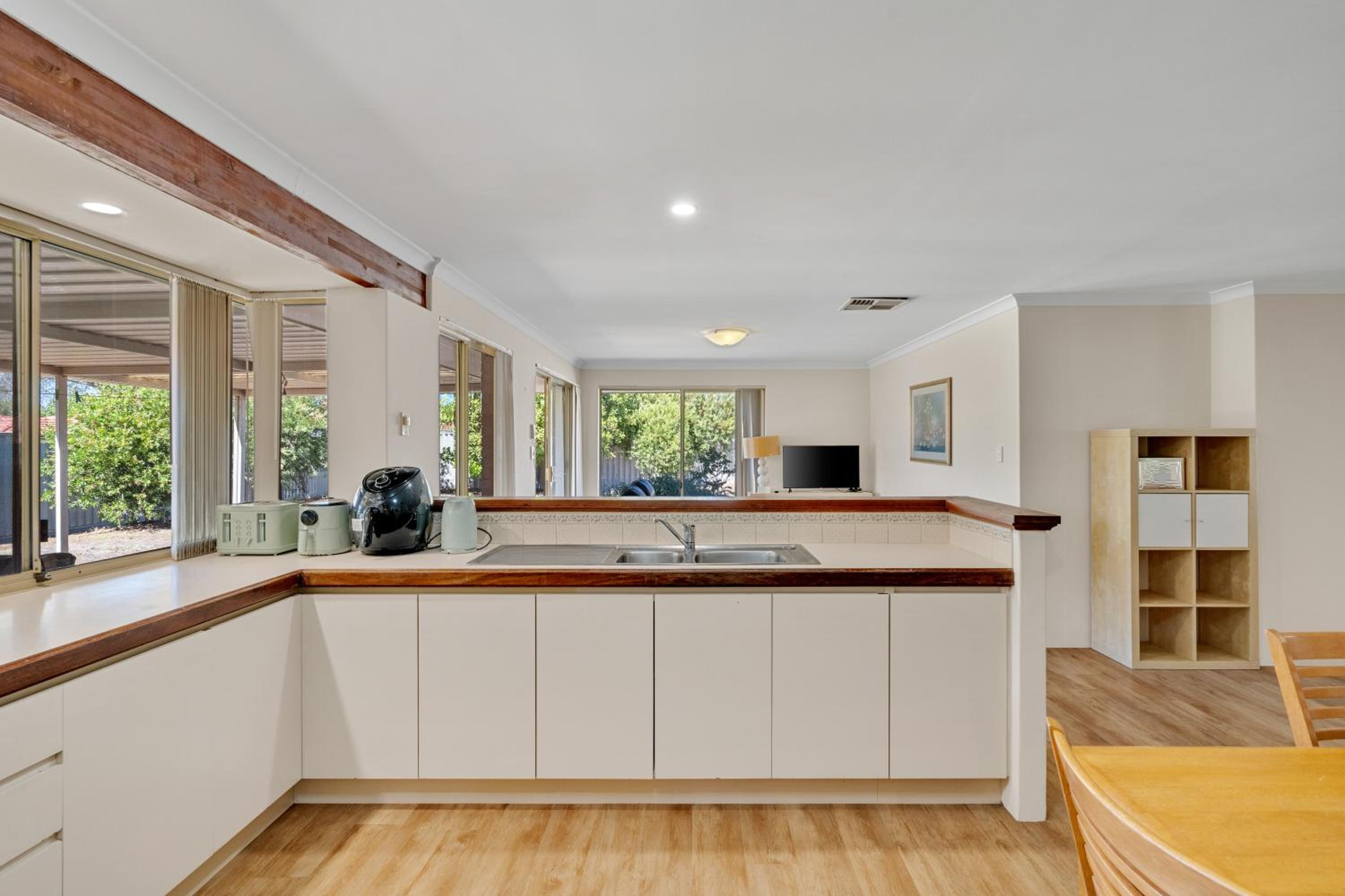 SPACIOUS JANDAKOT HOUSE FOR FAMILY AND BUSINESs
