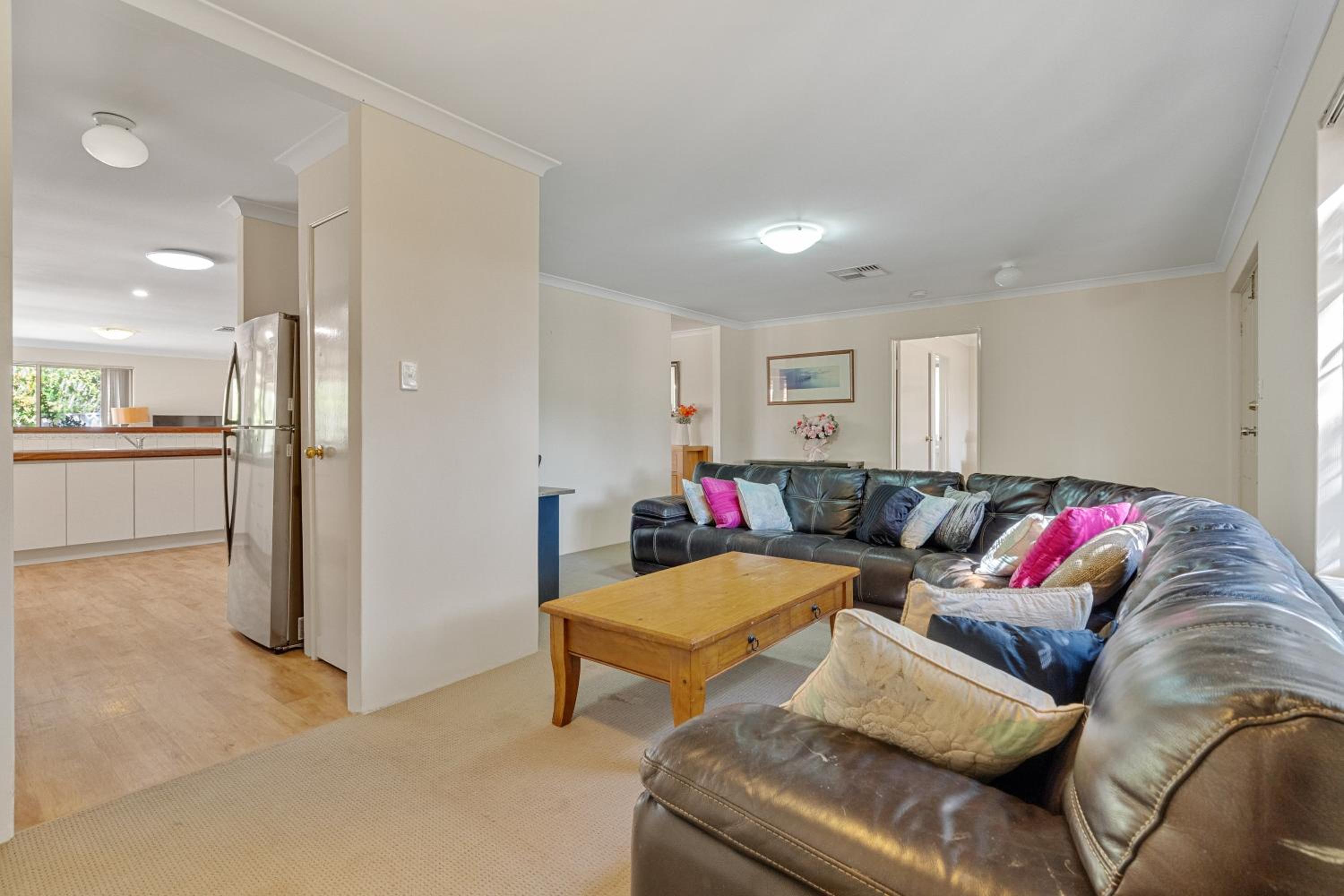 SPACIOUS JANDAKOT HOUSE FOR FAMILY AND BUSINESs