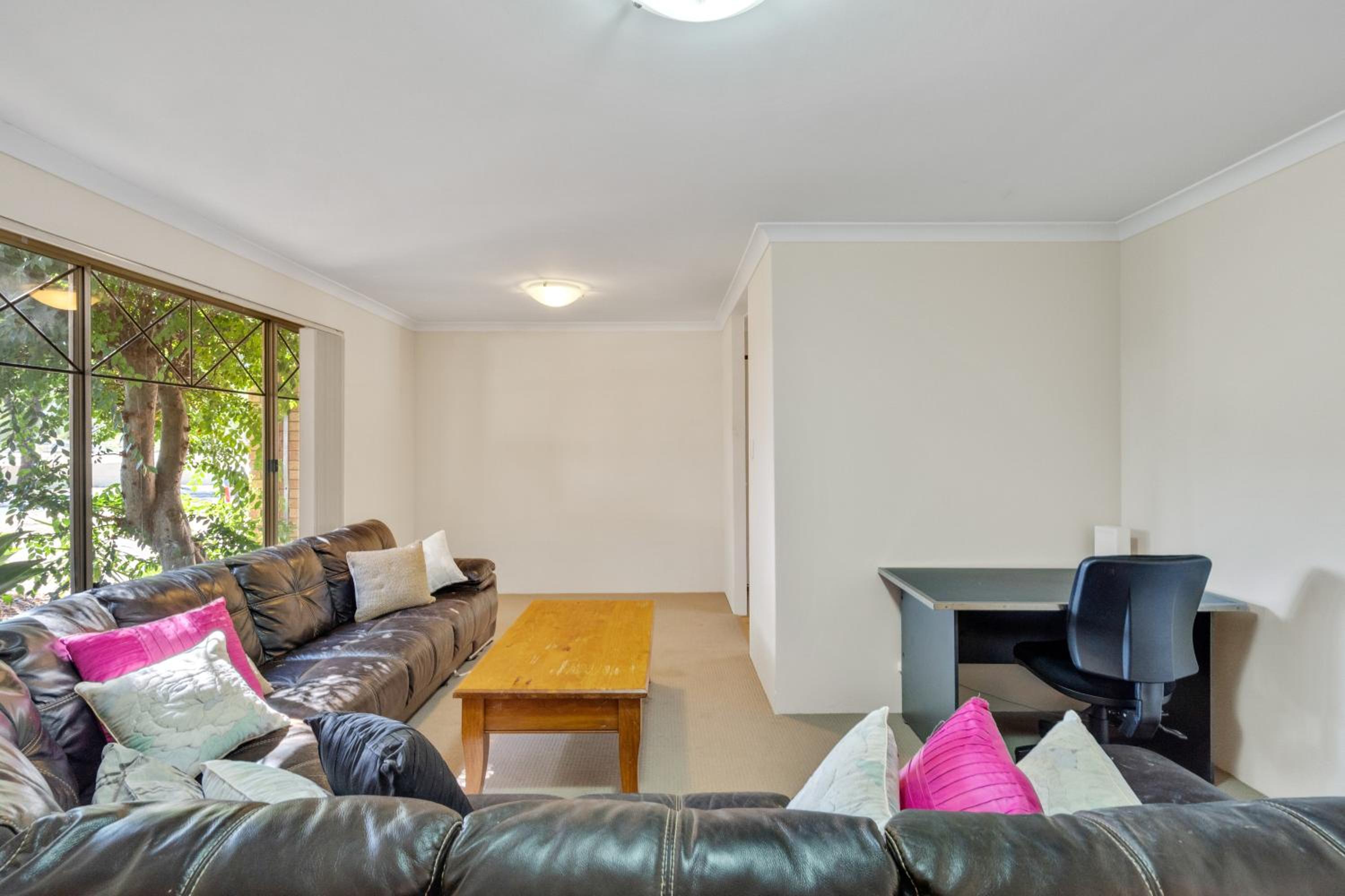 SPACIOUS JANDAKOT HOUSE FOR FAMILY AND BUSINESs