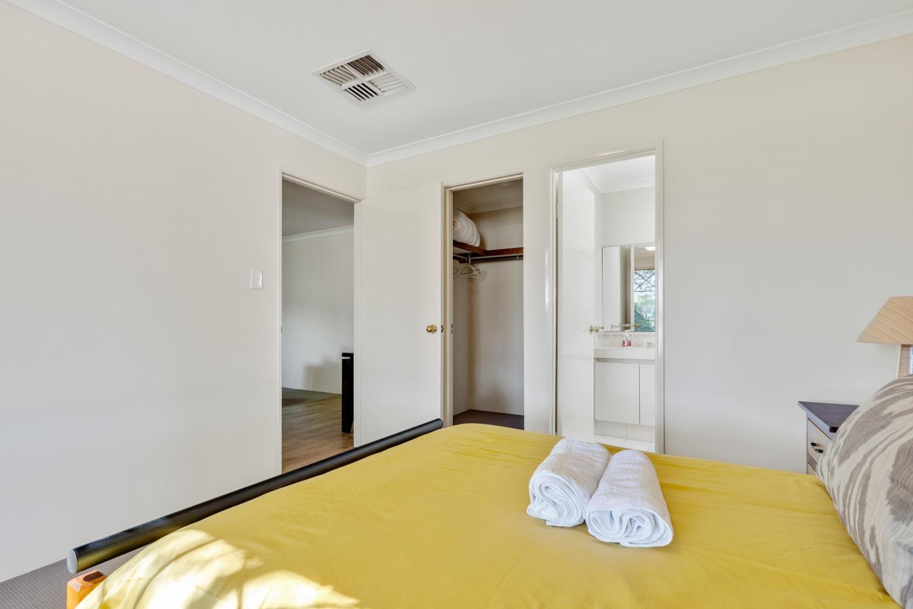 SPACIOUS JANDAKOT HOUSE FOR FAMILY AND BUSINESs
