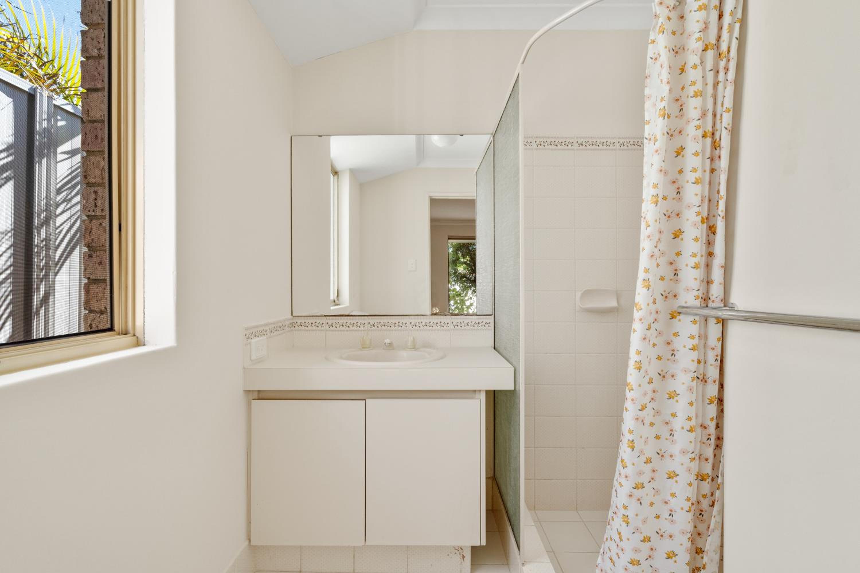 SPACIOUS JANDAKOT HOUSE FOR FAMILY AND BUSINESs