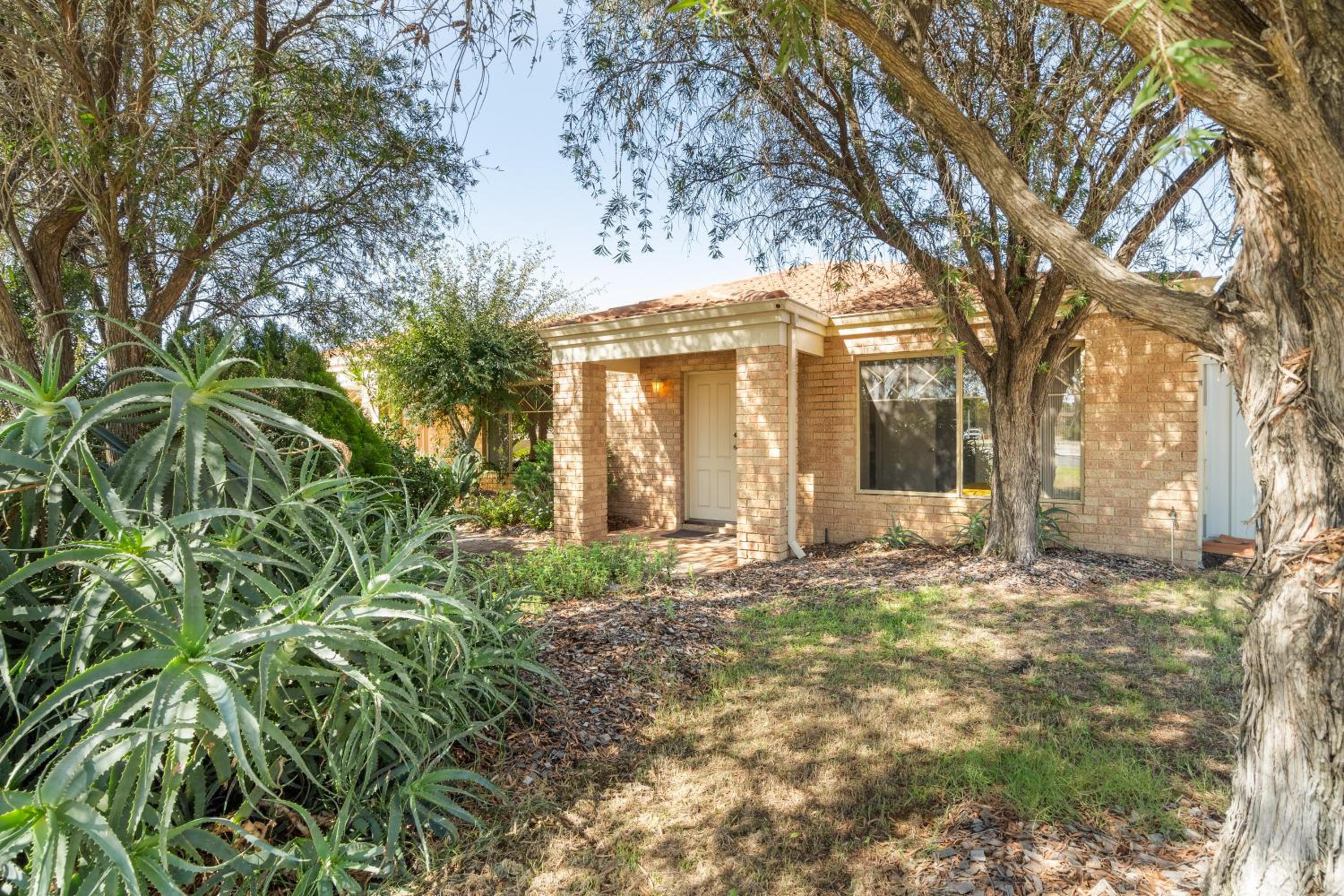 SPACIOUS JANDAKOT HOUSE FOR FAMILY AND BUSINESs