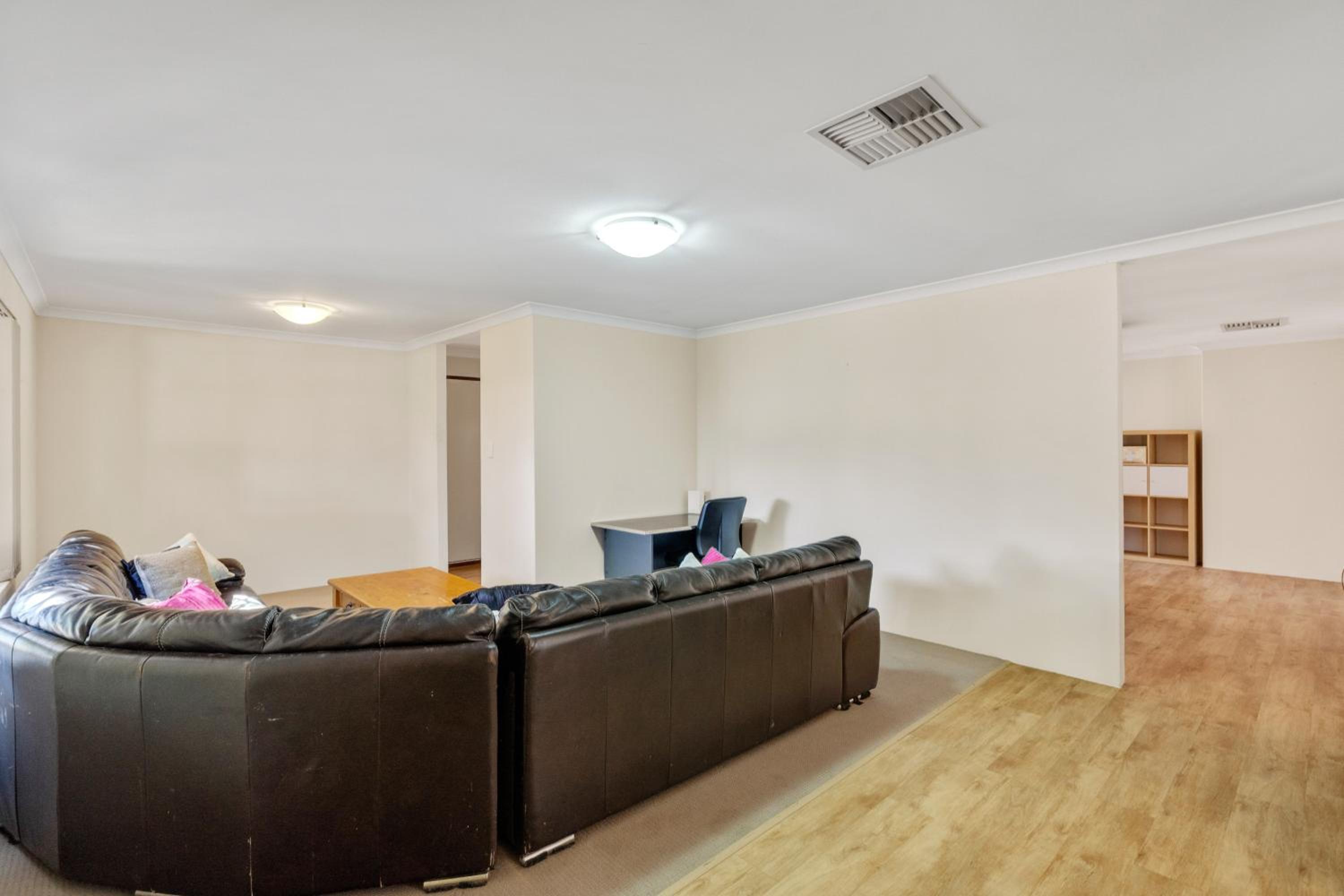 SPACIOUS JANDAKOT HOUSE FOR FAMILY AND BUSINESs