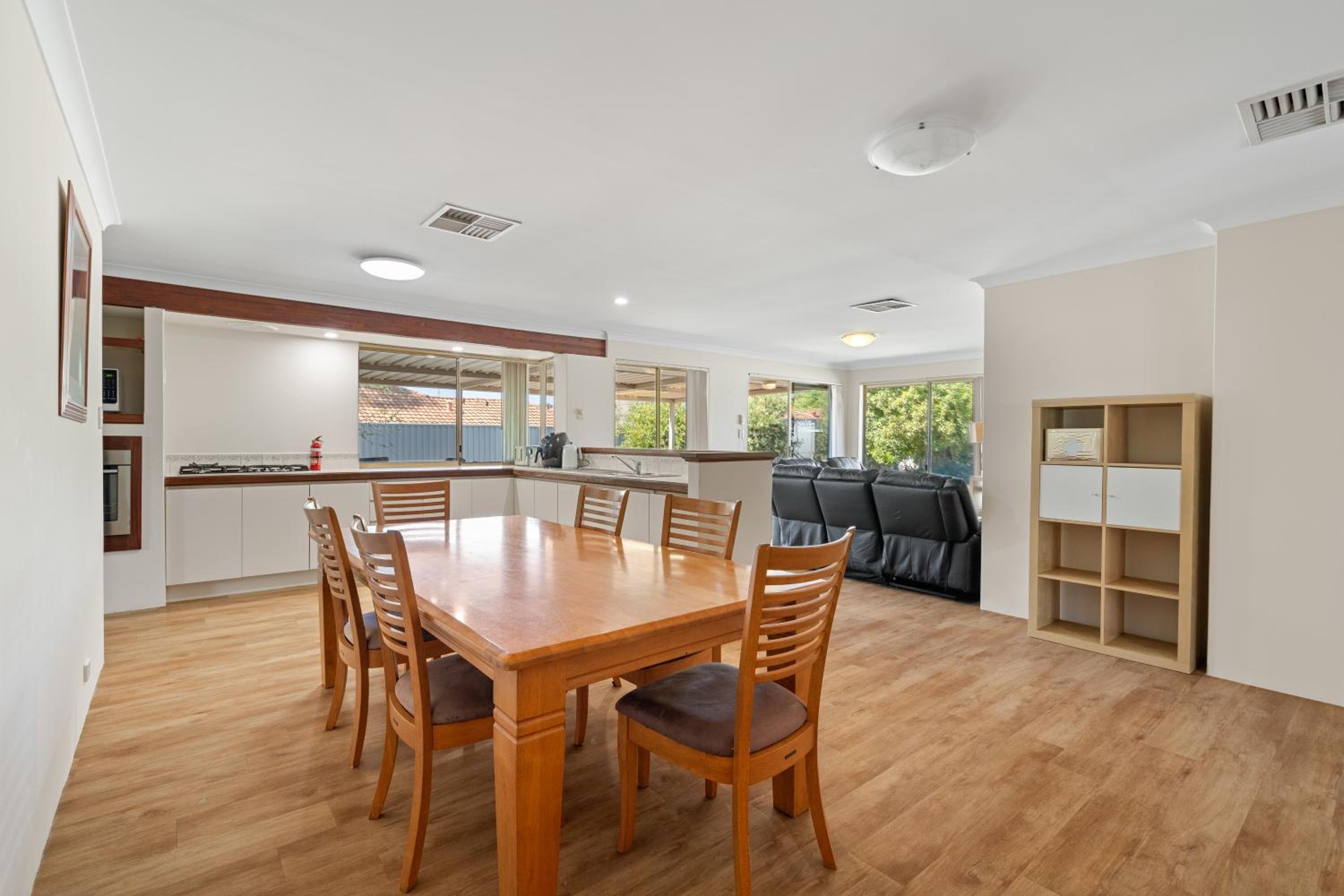 SPACIOUS JANDAKOT HOUSE FOR FAMILY AND BUSINESs