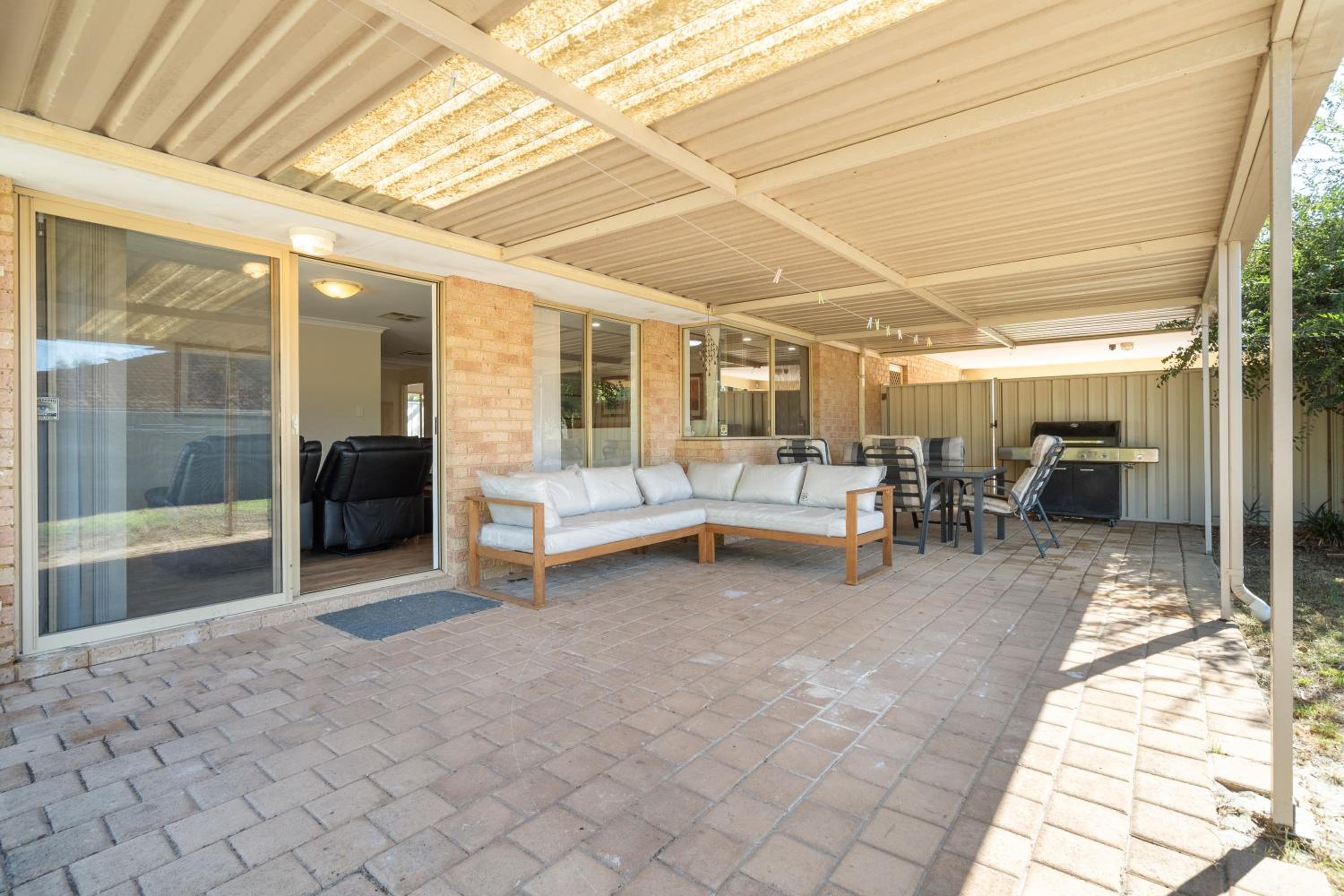 SPACIOUS JANDAKOT HOUSE FOR FAMILY AND BUSINESs