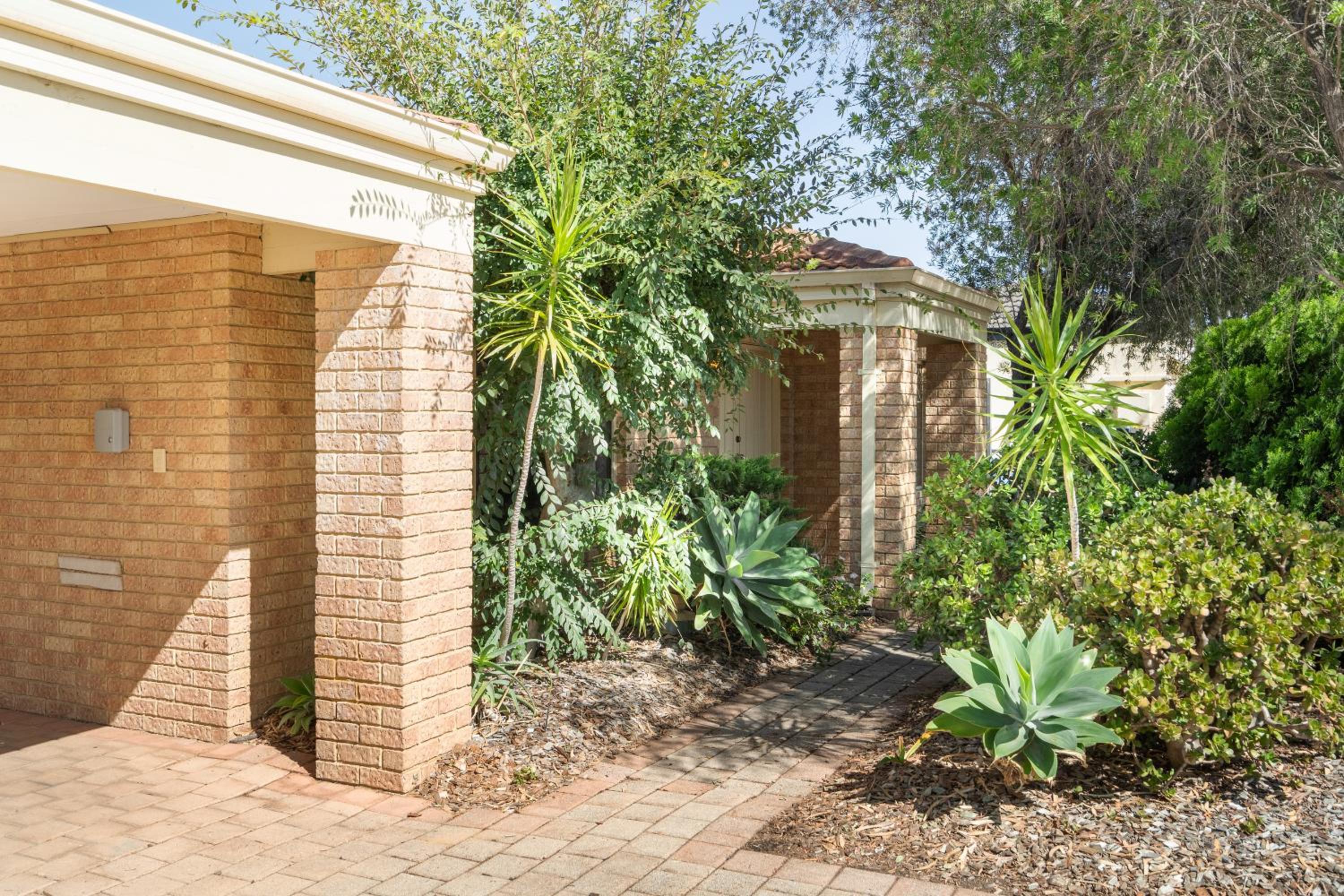 SPACIOUS JANDAKOT HOUSE FOR FAMILY AND BUSINESs