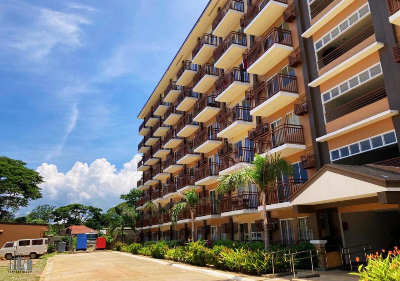 2BR Cozy Condo with a Balcony, FREE Pool, Gym Parking Near Airport - B2 6LusterB