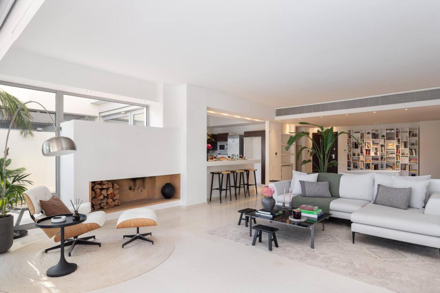 3BD 2 Floor Maisonette with Pool