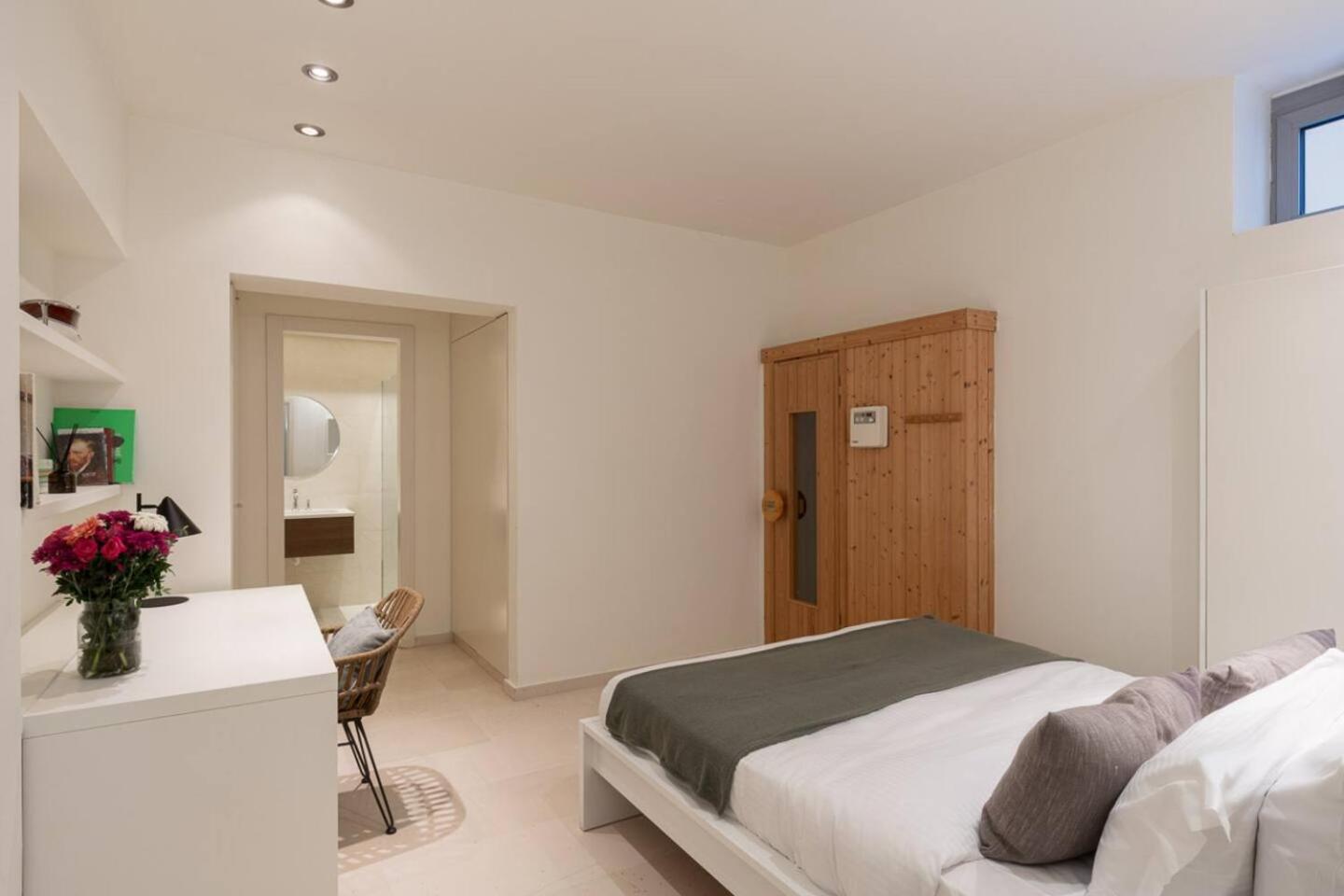 3BD 2 Floor Maisonette with Pool