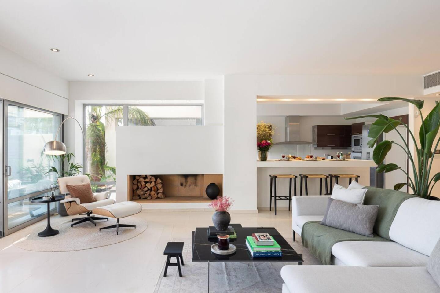 3BD 2 Floor Maisonette with Pool