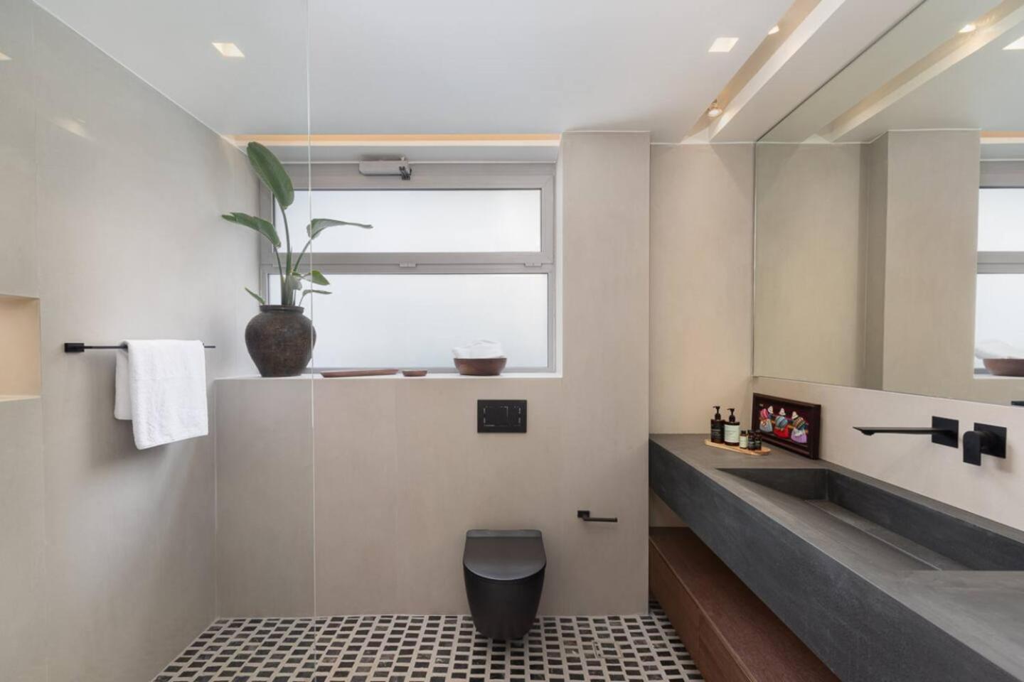 3BD 2 Floor Maisonette with Pool