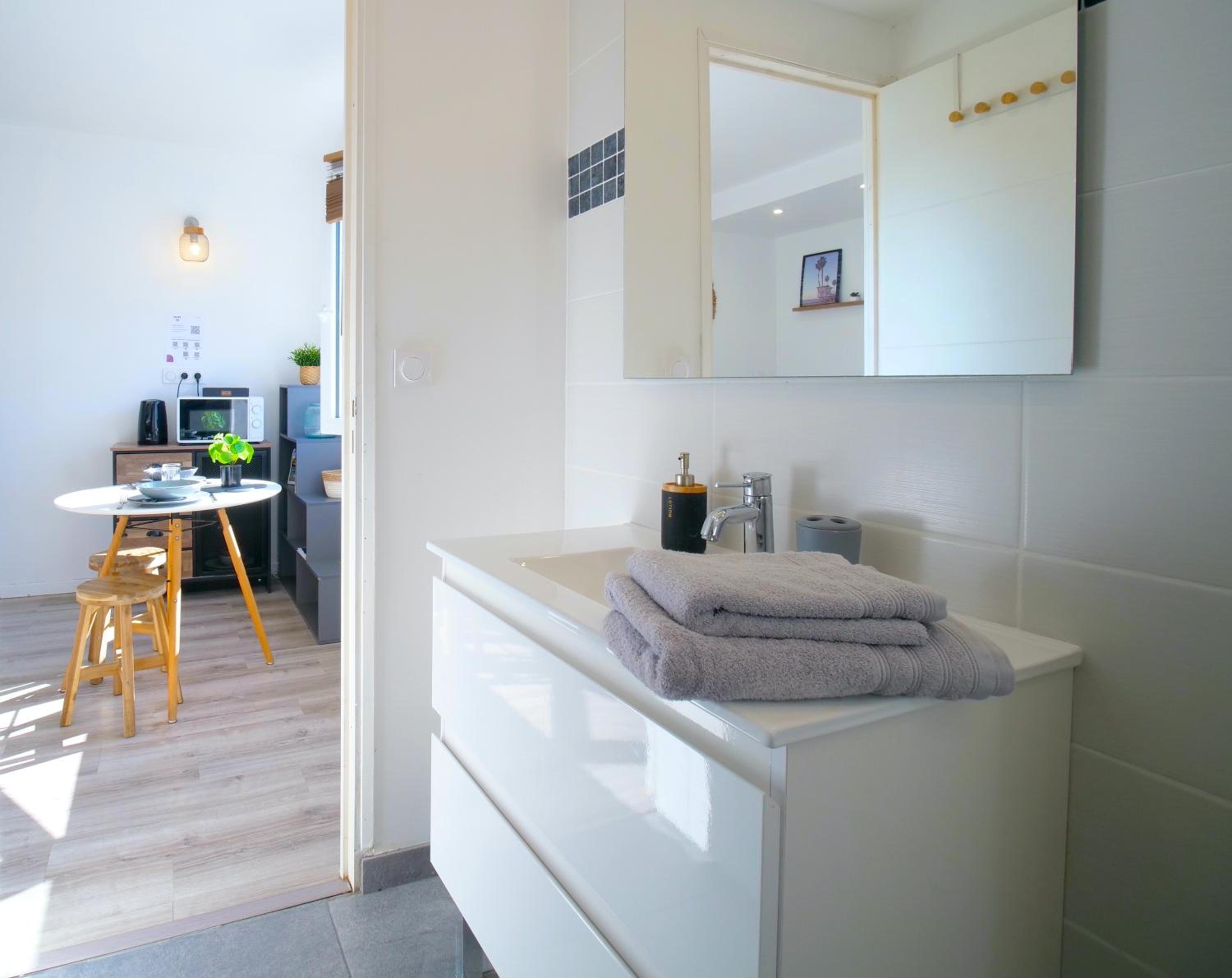 Cozy studio - ideal pour pros - parking - WiFi