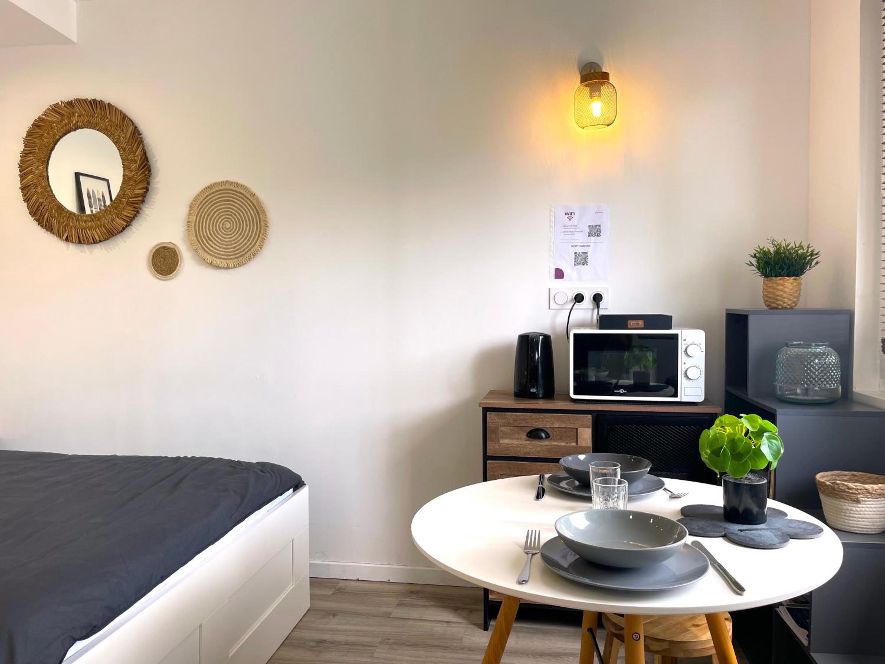Cozy studio - ideal pour pros - parking - WiFi