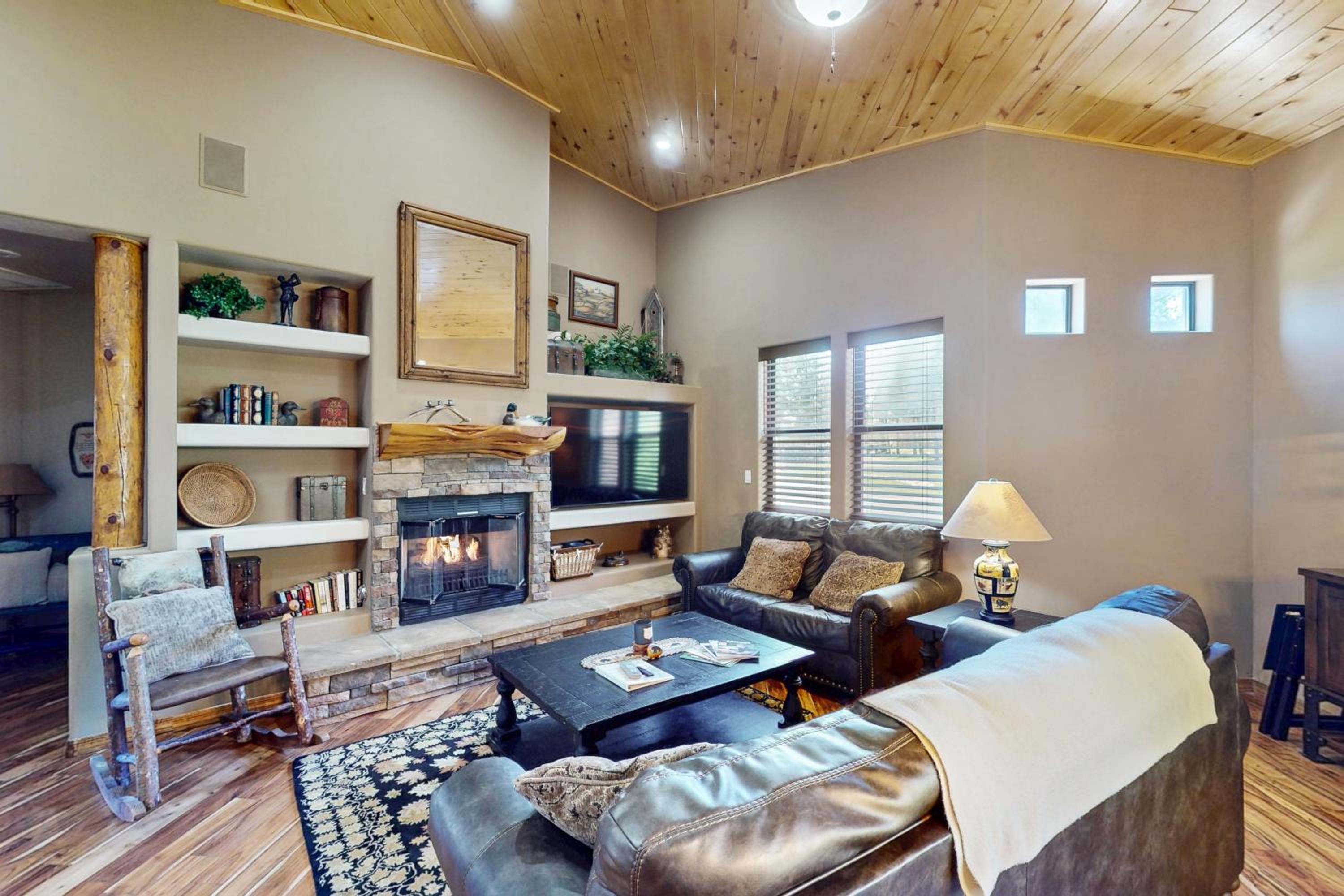 Golf, Trails and Lakes! Dog-Friendly Show Low Home