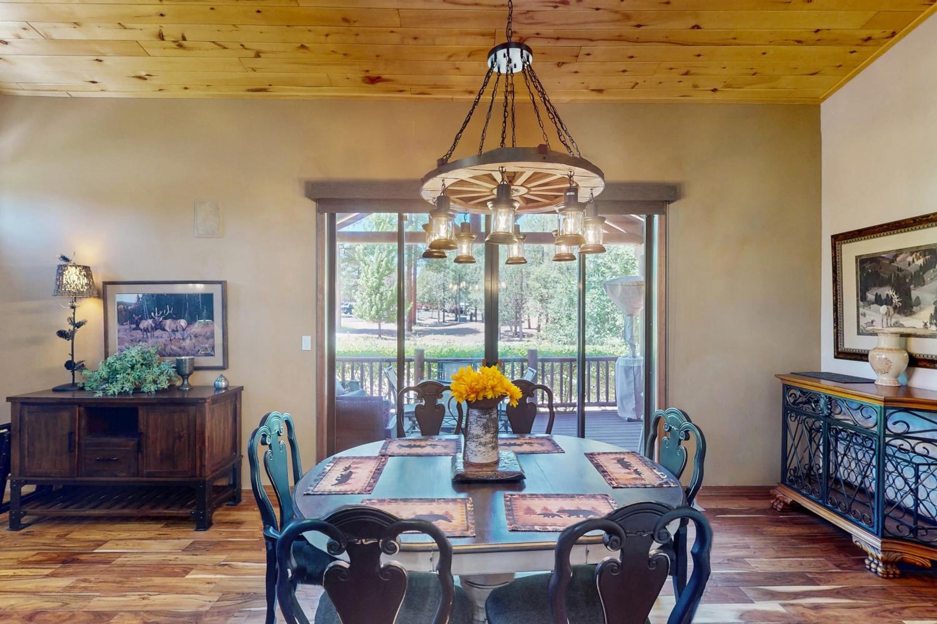 Golf, Trails and Lakes! Dog-Friendly Show Low Home
