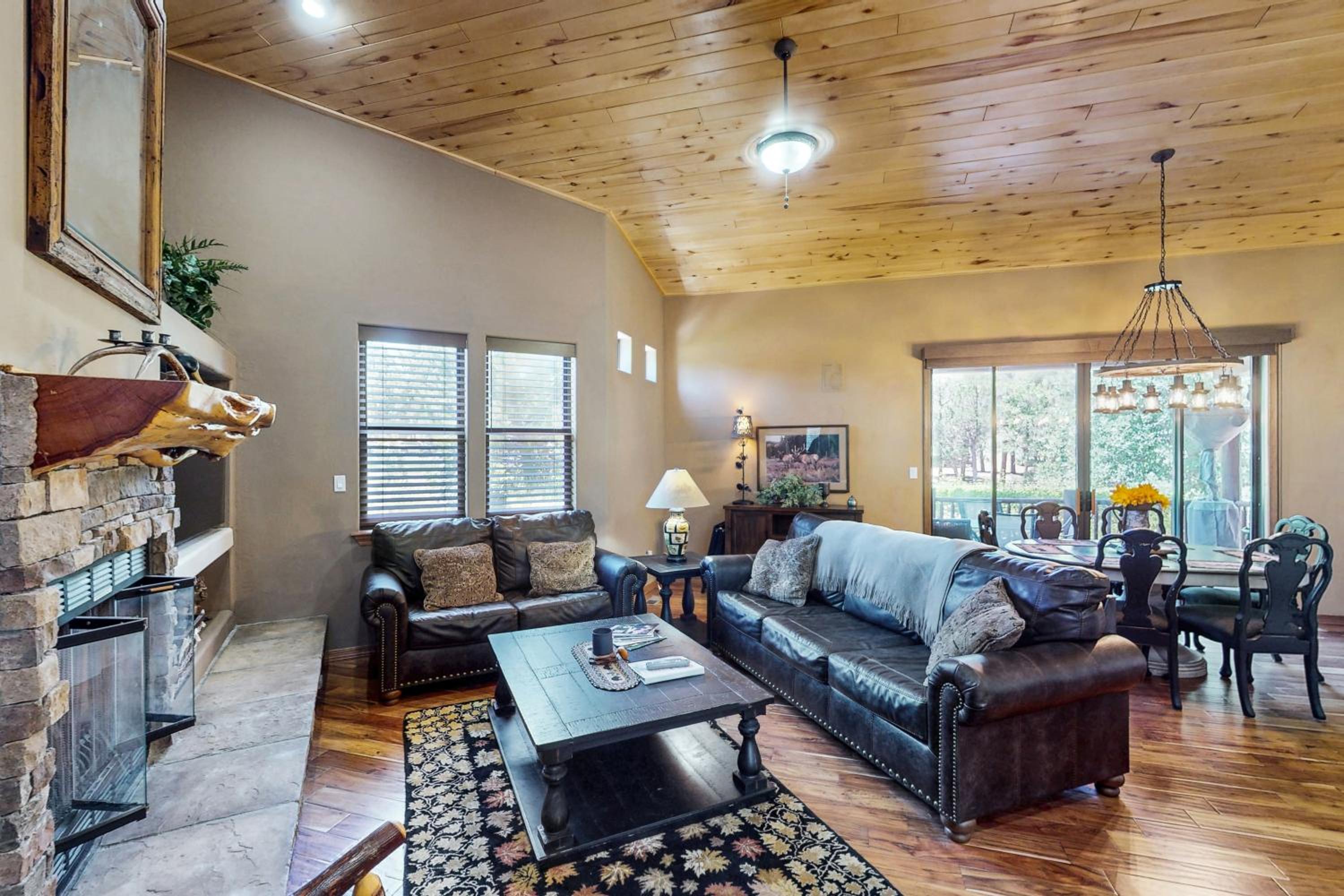 Golf, Trails and Lakes! Dog-Friendly Show Low Home